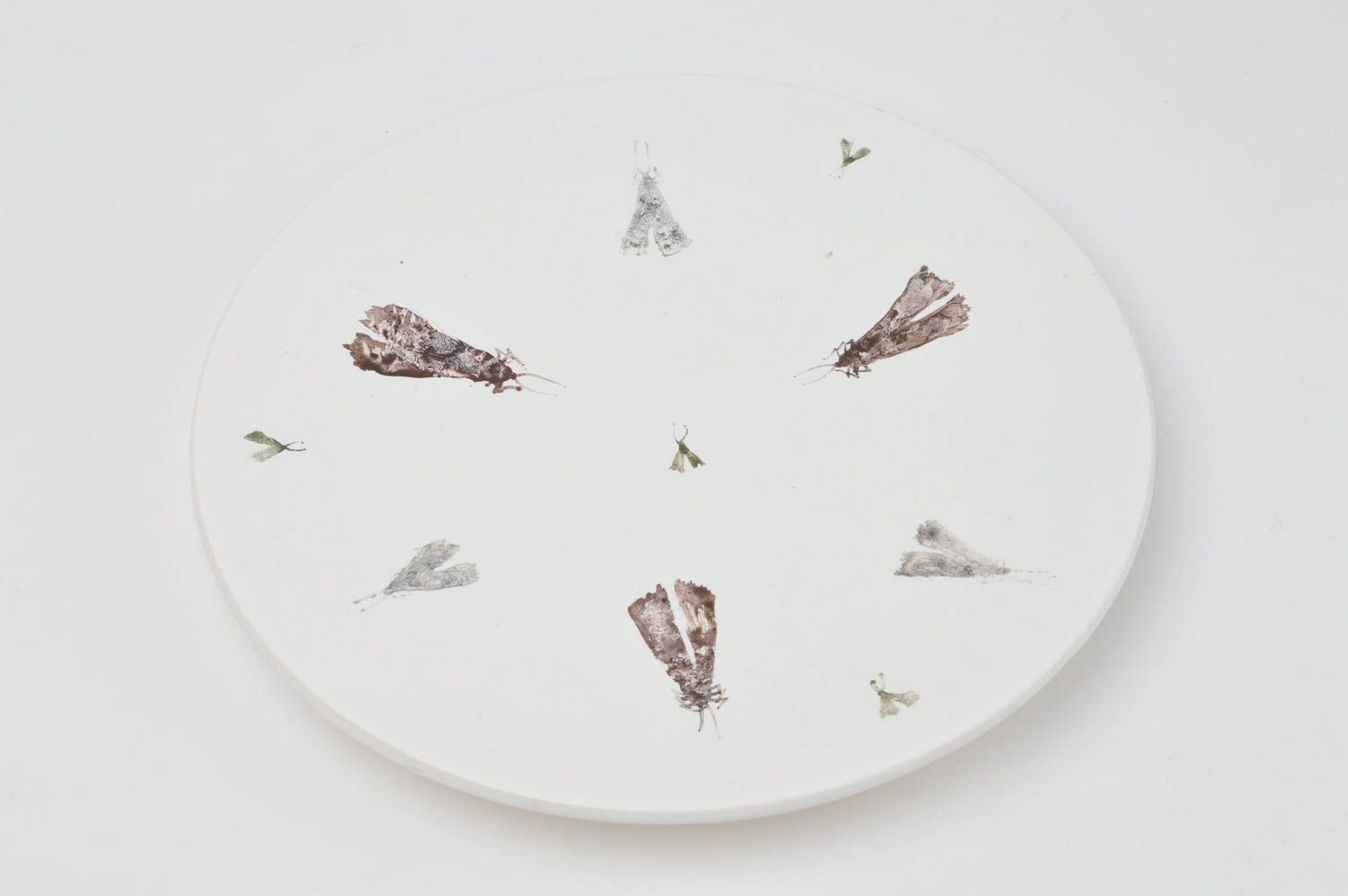 Тарелка ручной работы керамическая тарелка глиняная посуда авторская Кузнечики фото 3