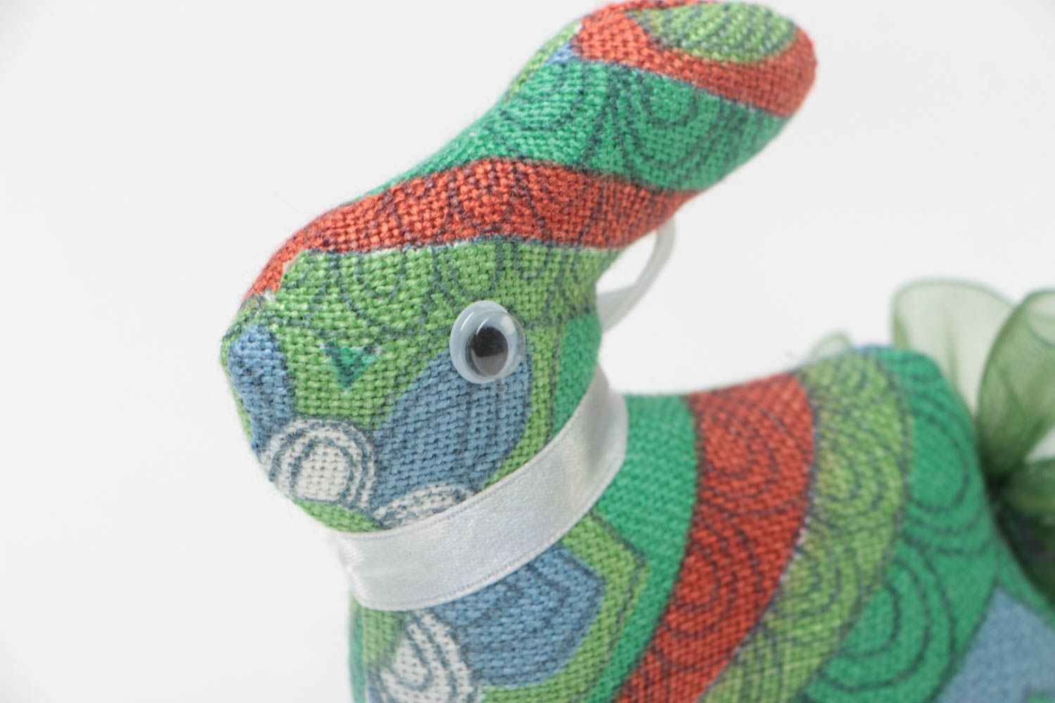 Мягкая игрушка ручной работы кролик из хлопка красивая яркая для детей фото 3