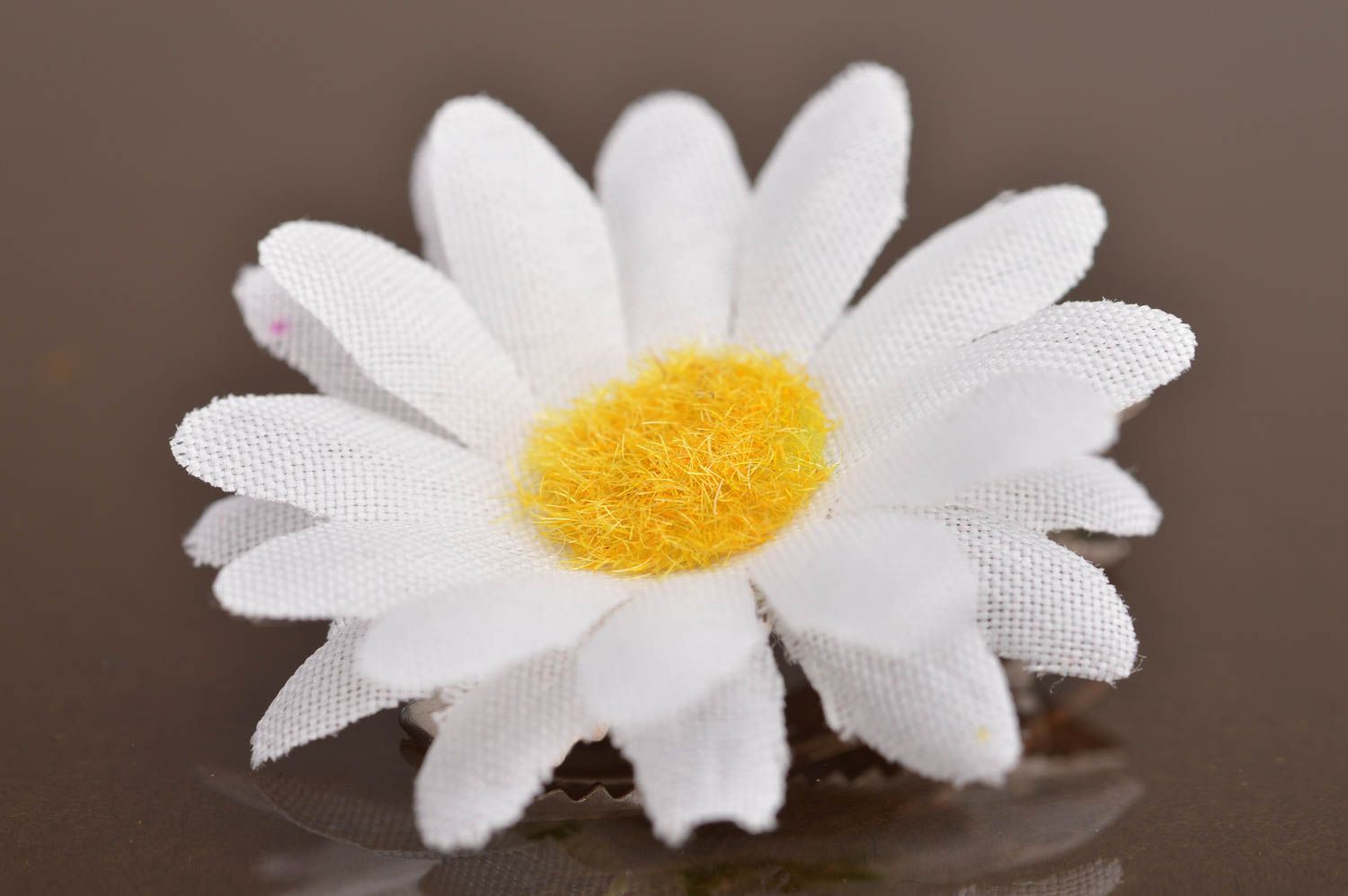 Pince à cheveux fleur marguerite blanc jaune en tissu accessoire fait main photo 4