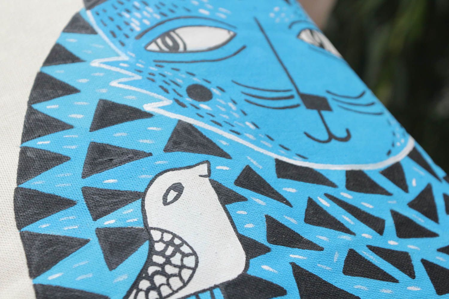 Mala de pano artesanal decorada com desenho do autor feita à mão em eco estilo Gato azul foto 4