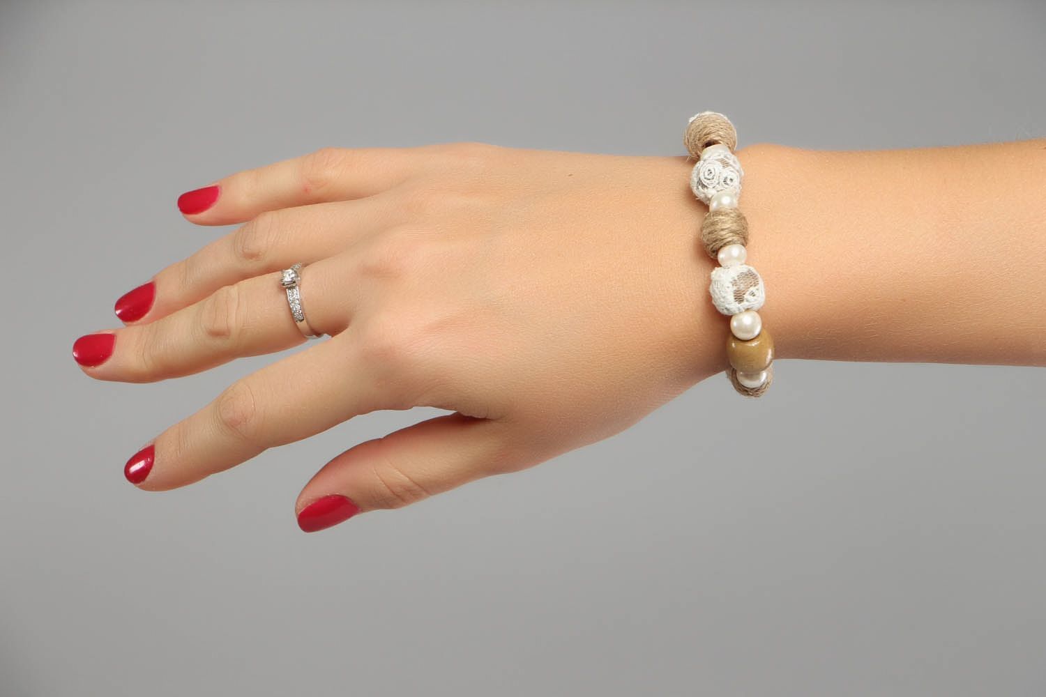Bracelet en perles de bois fait main Bohème photo 4