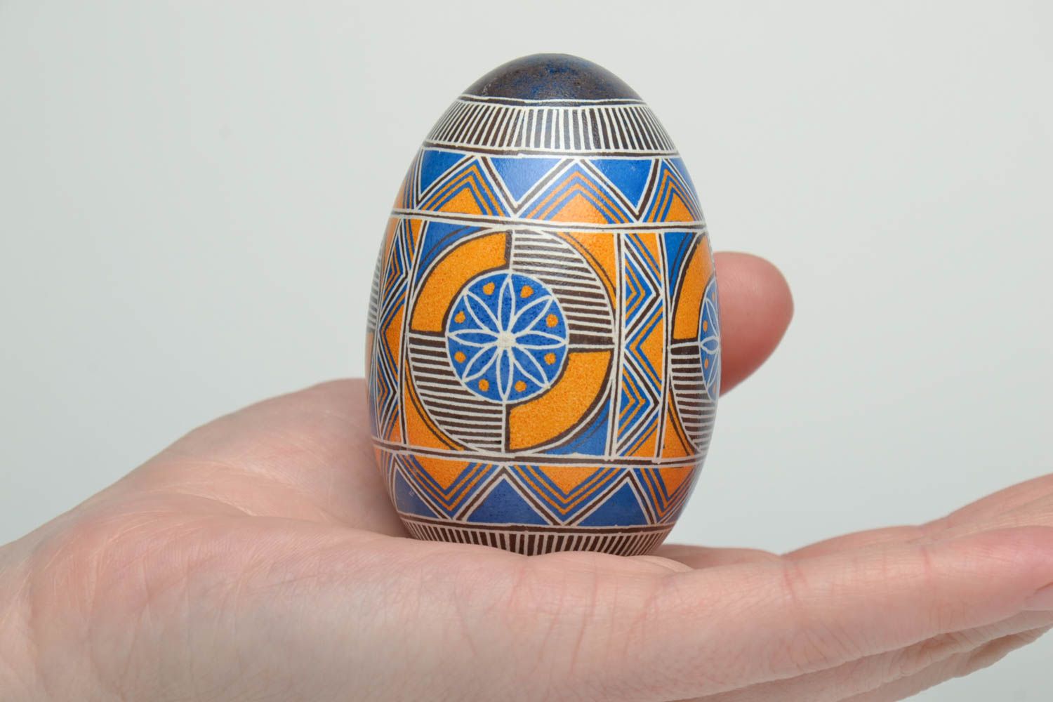 Oeuf de Pâques décoratif fait main original peint avec motif géométrique photo 4