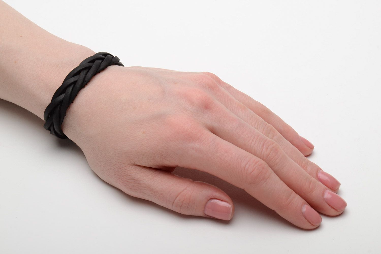 Bracelet tressé en cuir noir original fait main avec boutons métalliques photo 2