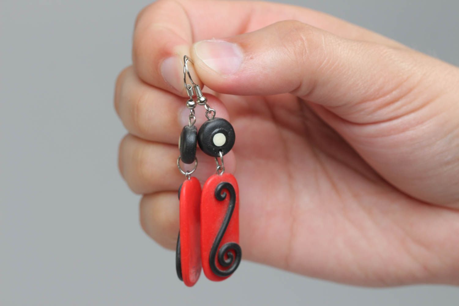 Handmade long polymer clay dangling earrings in red and black colors photo 5