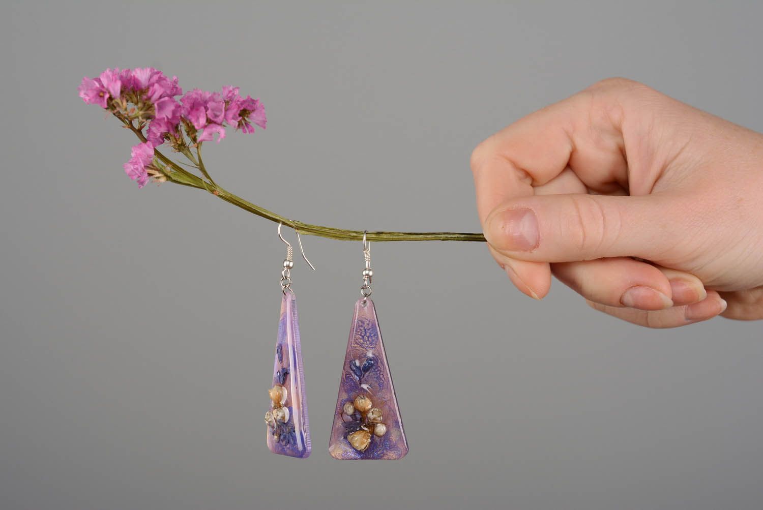 Earrings made of epoxy resin Lilac pyramid photo 2