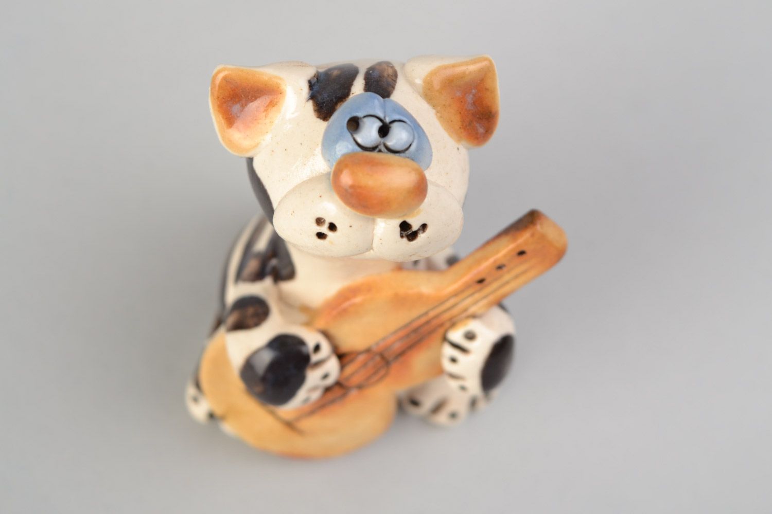Handmade miniature ceramic figurine of cat playing guitar painted with glaze photo 3