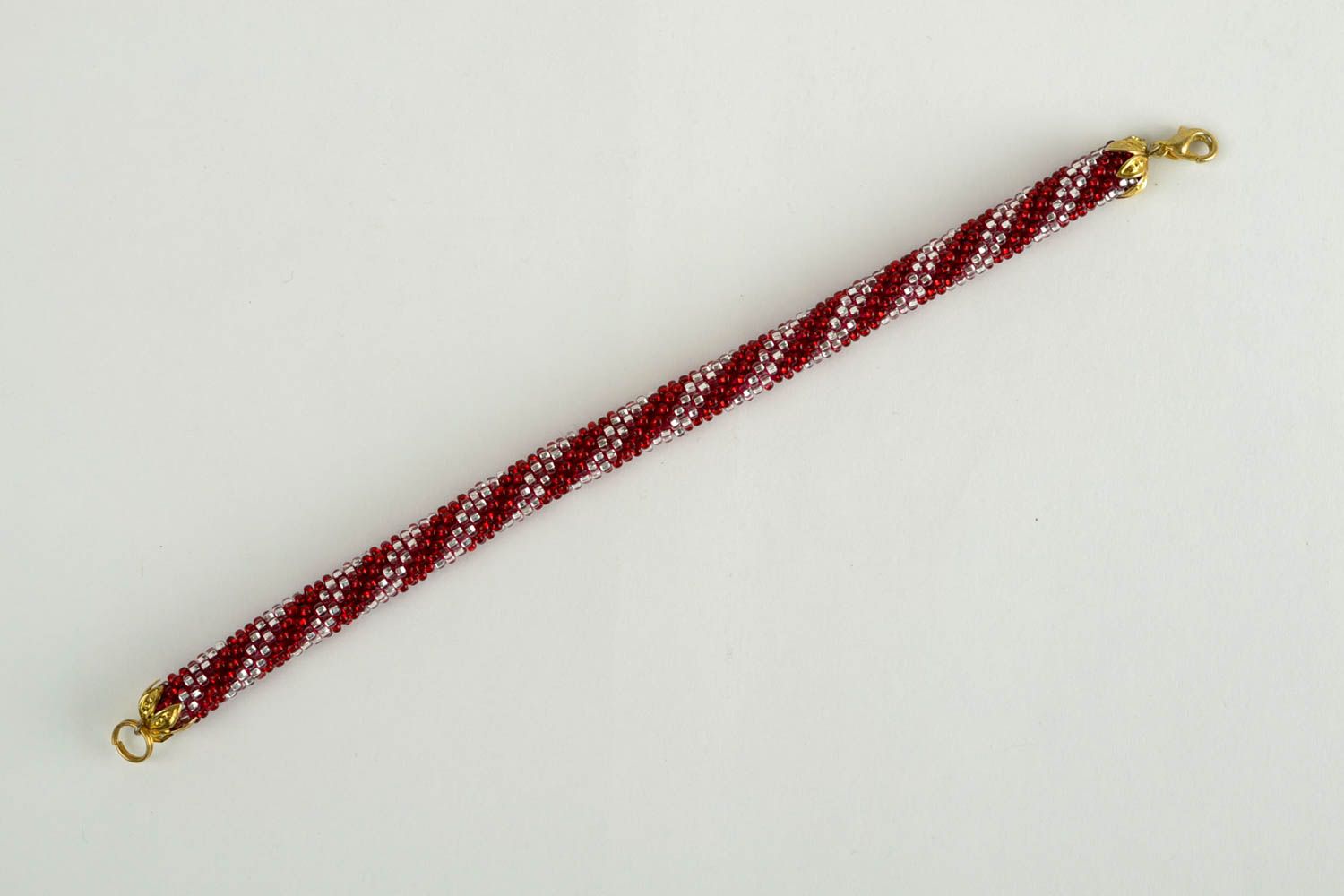 Bracelet original Bijou fait main rouge et blanc perles de rocaille Cadeau femme photo 2
