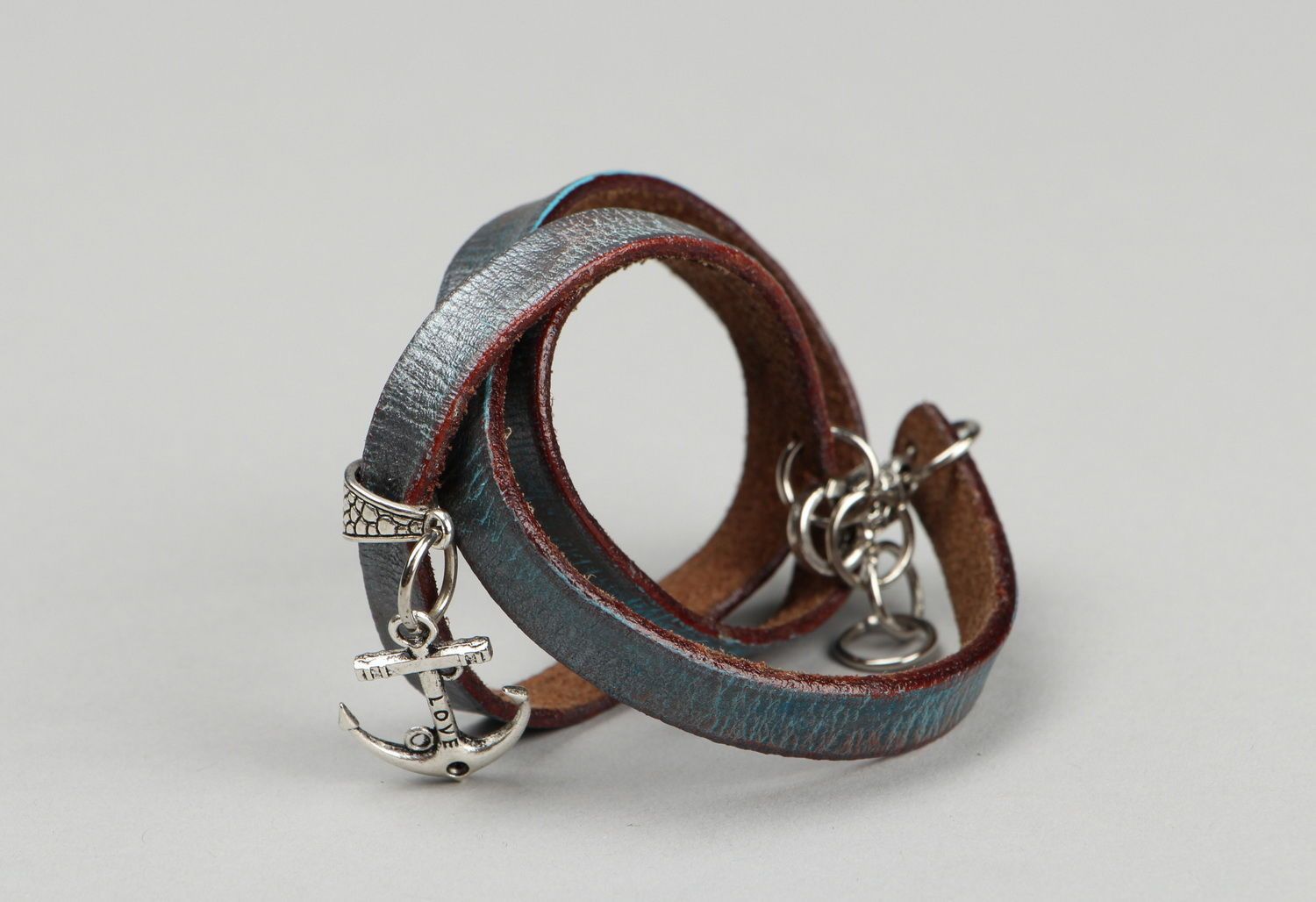 Leather bracelet on the hand in 3 turns photo 3
