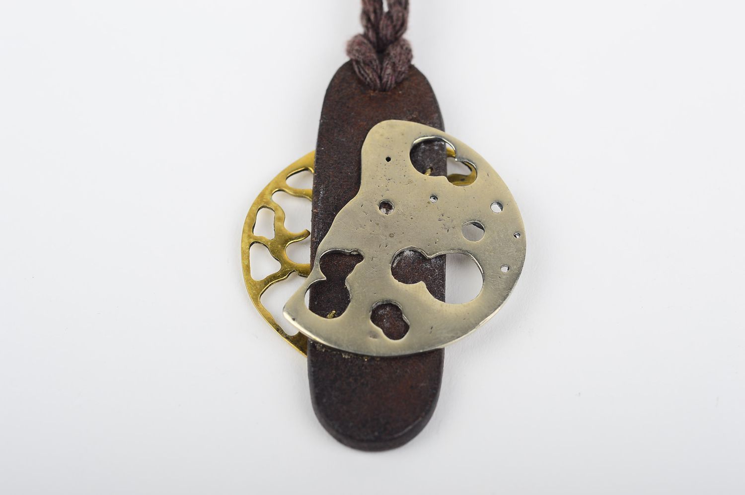 Colgante hecho a mano de cuero con metal regalo original accesorio para mujer  foto 3