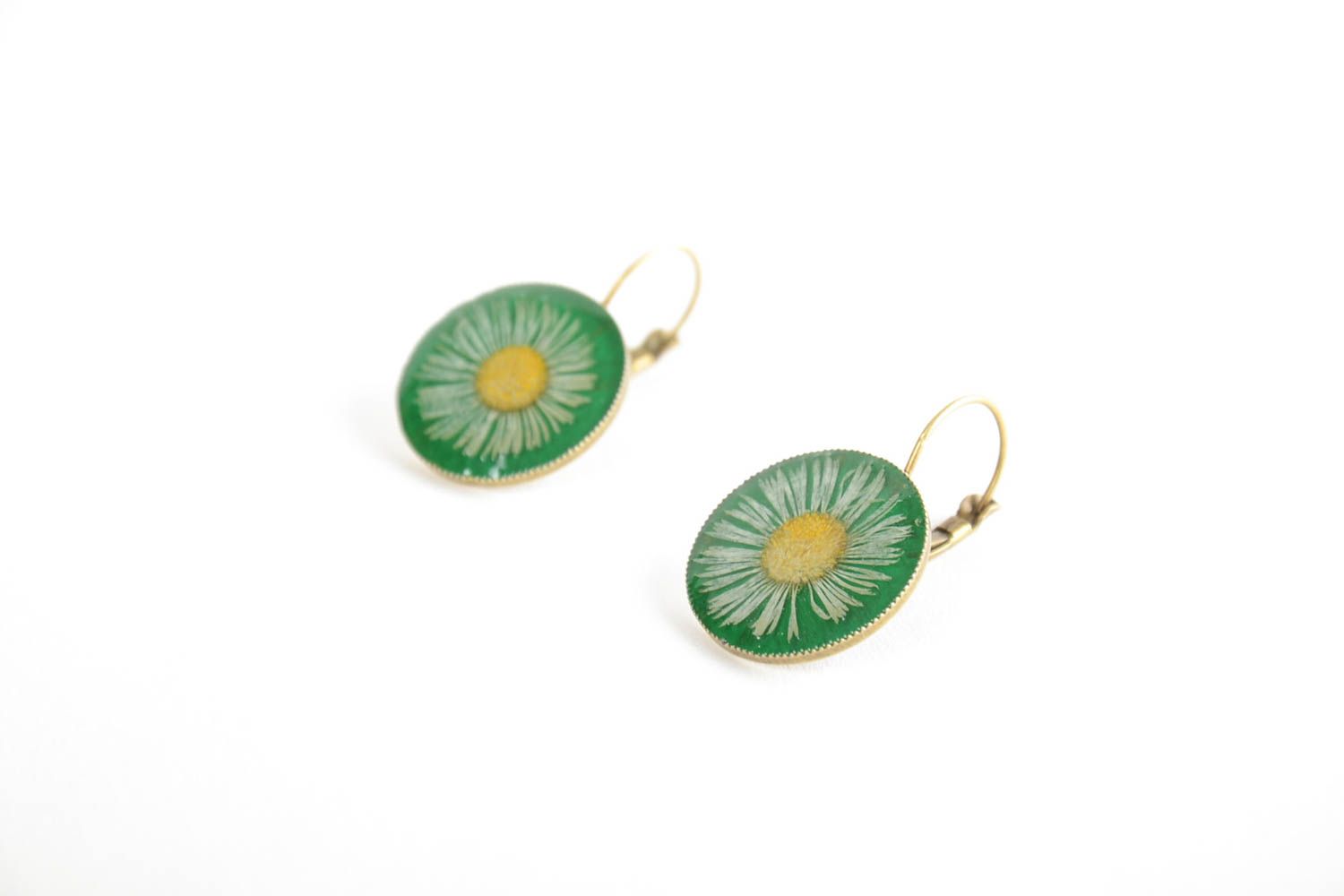 Beautiful green round handmade earrings with dried flowers coated with epoxy photo 4