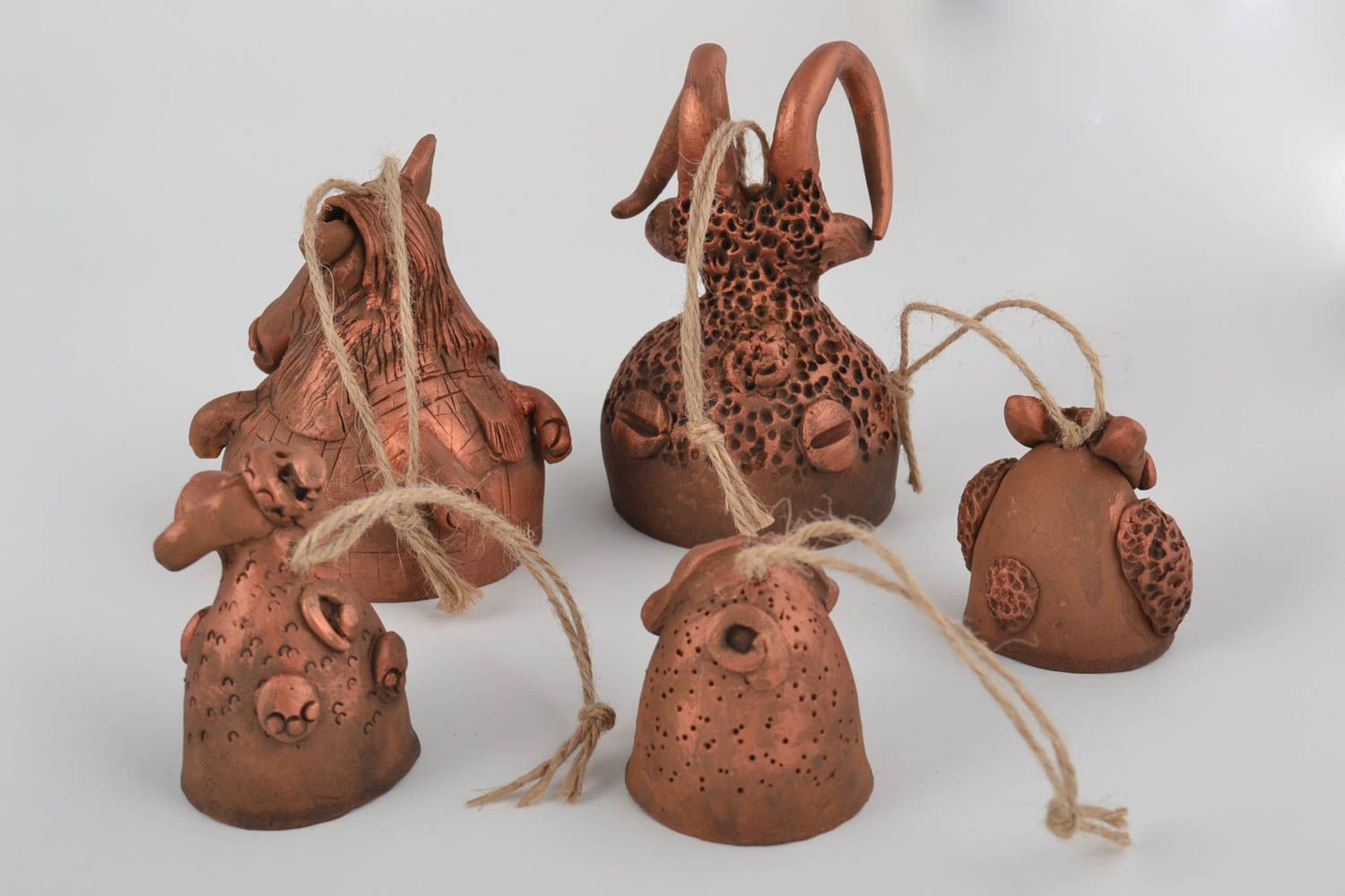 Набор глиняных колокольчиков в виде животных ручной работы 5 шт разных размеров фото 4