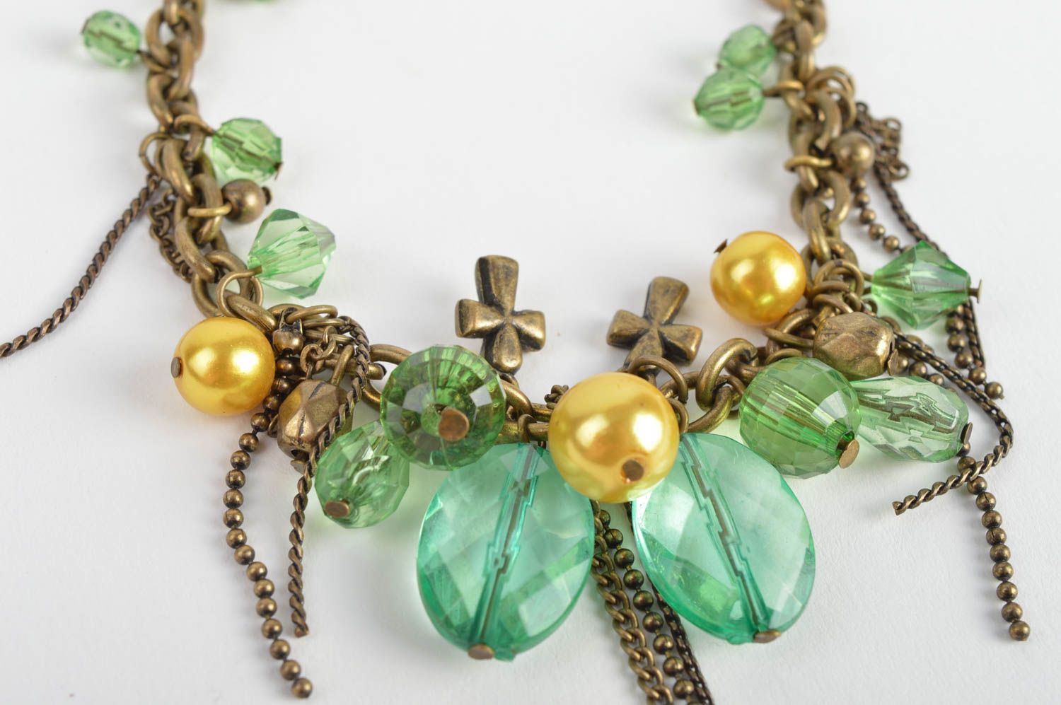 Bracelet en perles plastiques sur chaîne façon bronze fait main vert-jaune photo 5