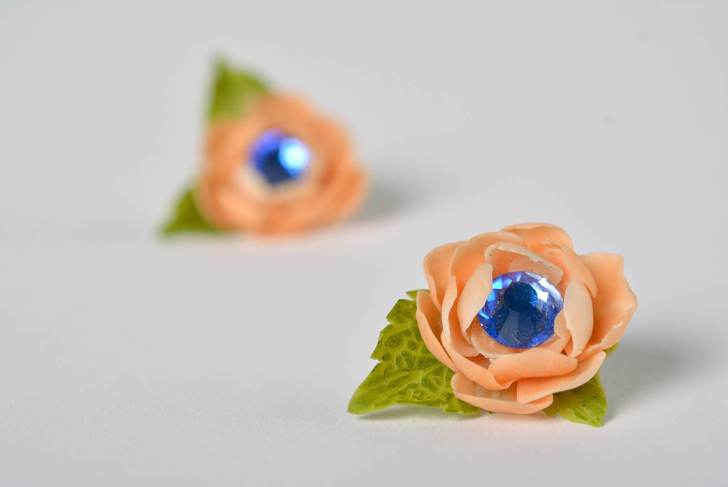 Conjunto de bisutería con flores de arcilla polimérica pendientes y anillo  foto 5