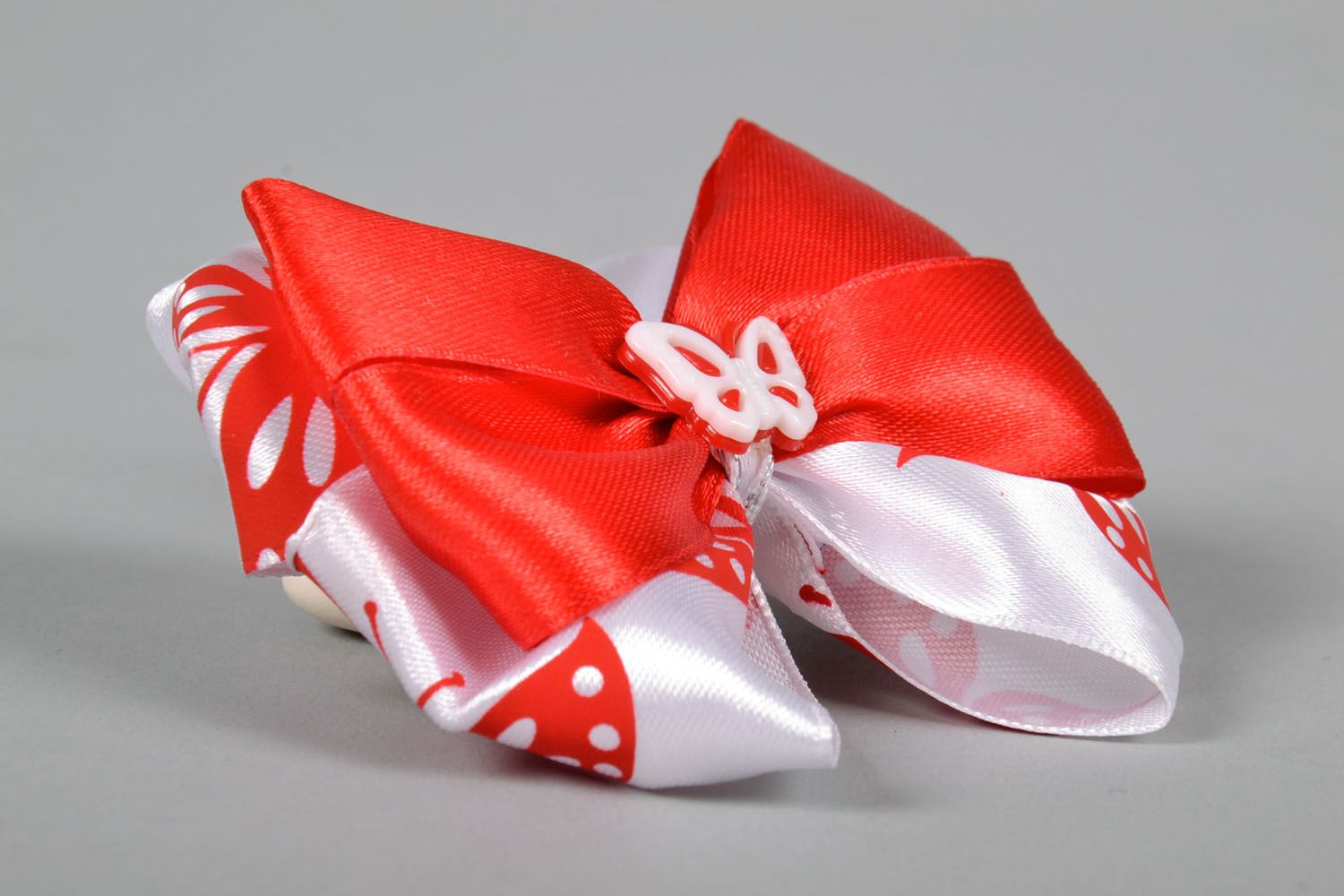 White and red satin bow photo 5