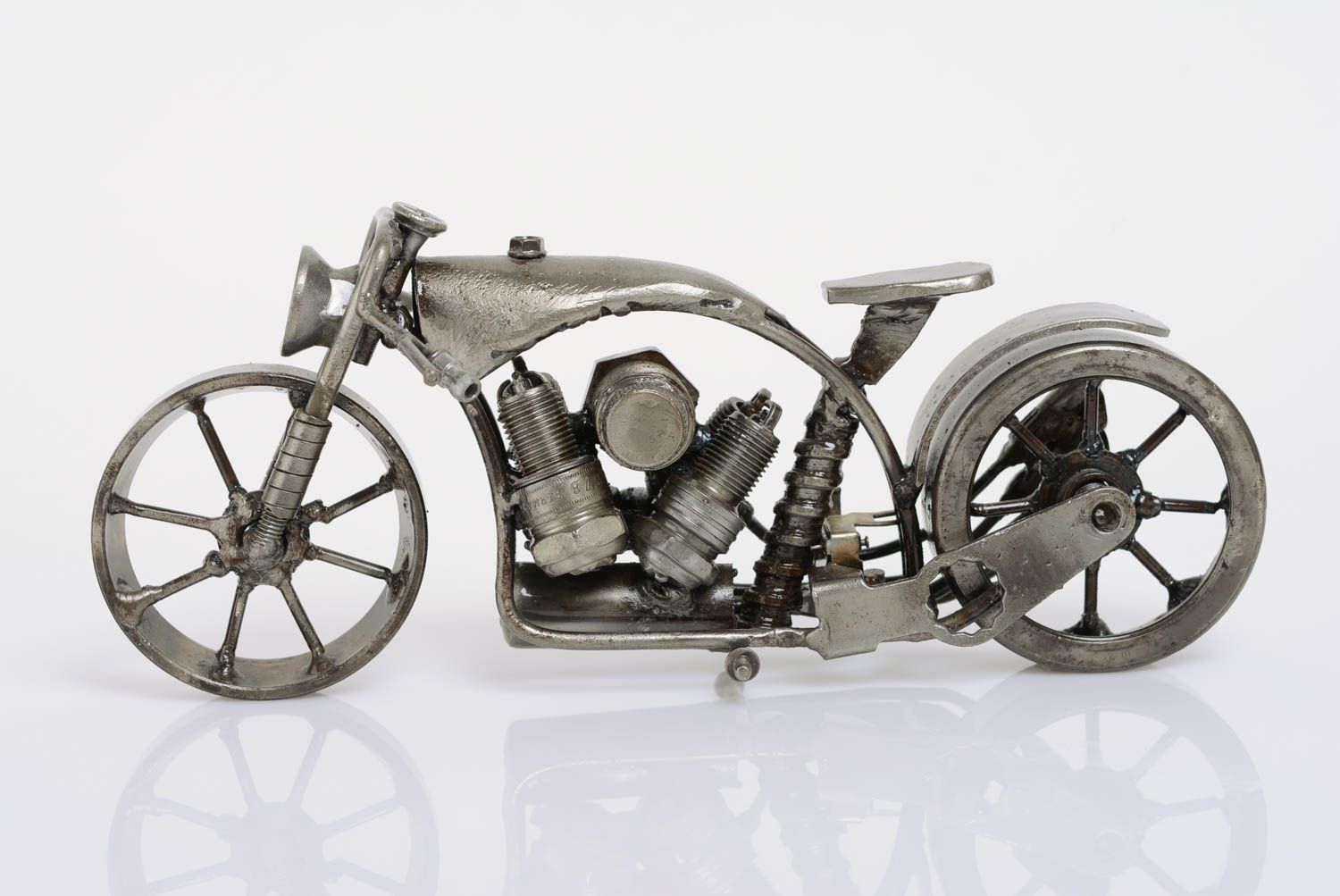 Металлическая статуэтка мотоцикла в стиле техно арт ручной работы авторская оригинальная фото 1