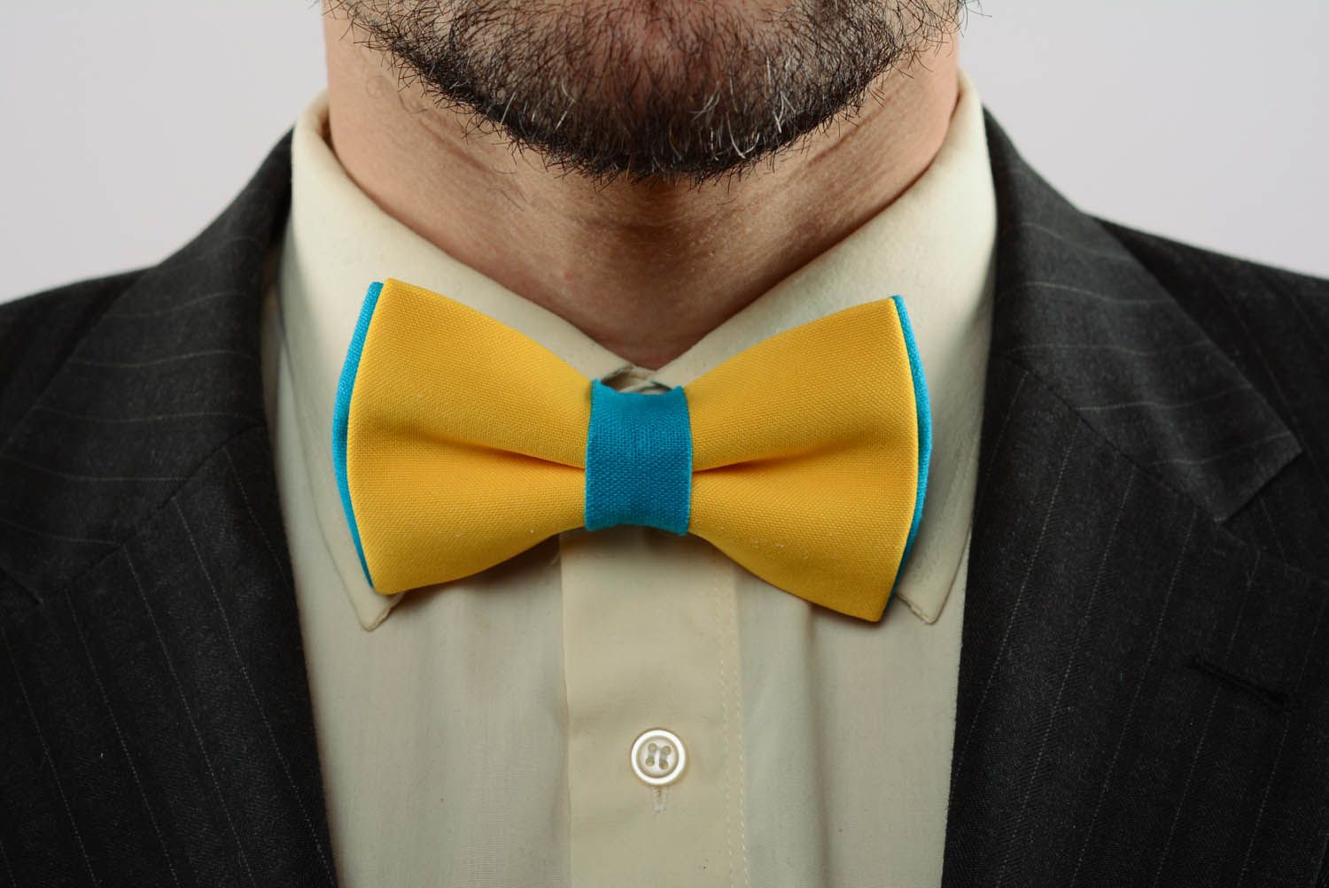 Gravata borboleta amarela azul feita de algodão e linho foto 1