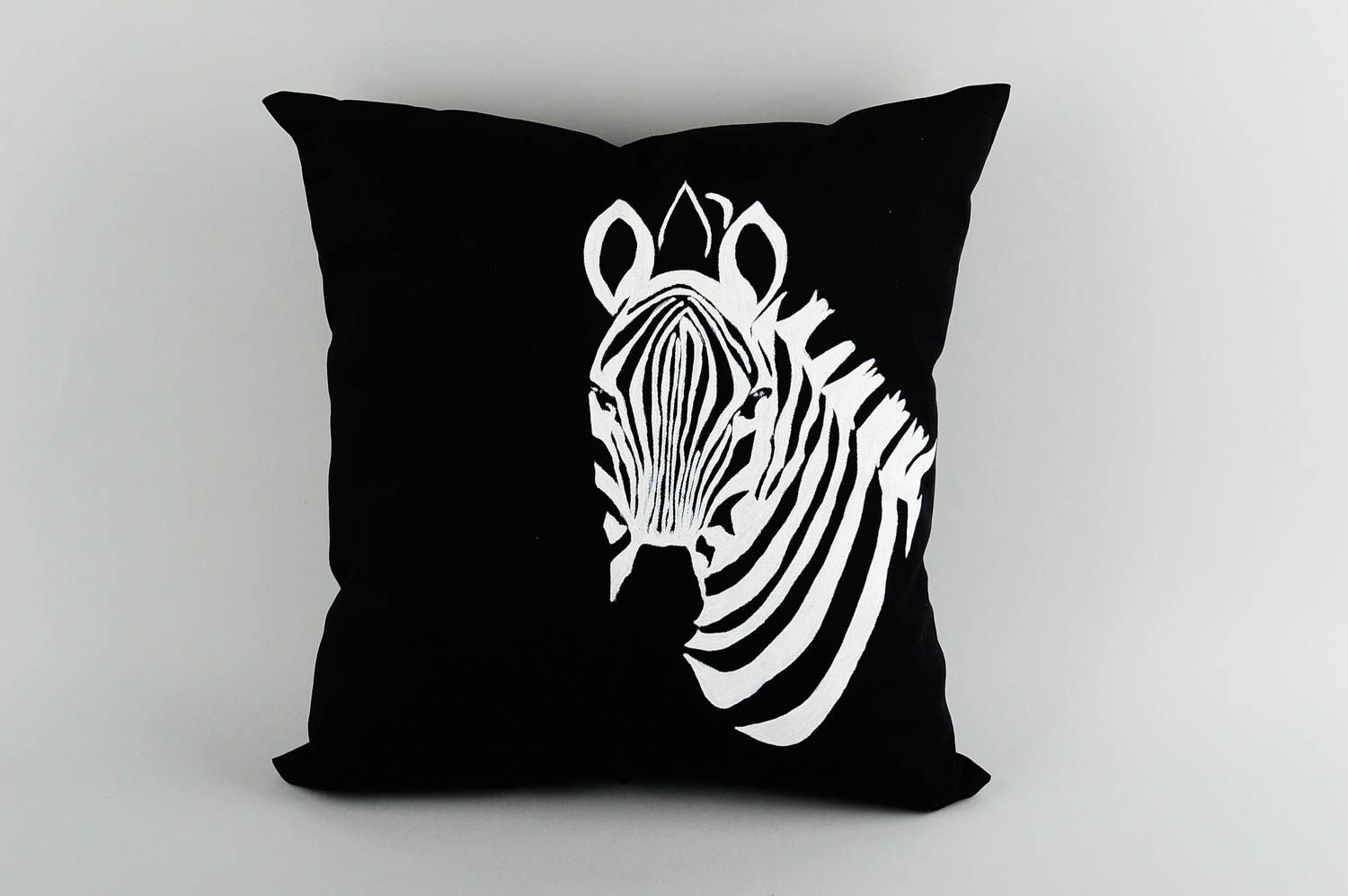 Подушка на диван ручной работы зебра диванная подушка декоративная подушка  фото 1
