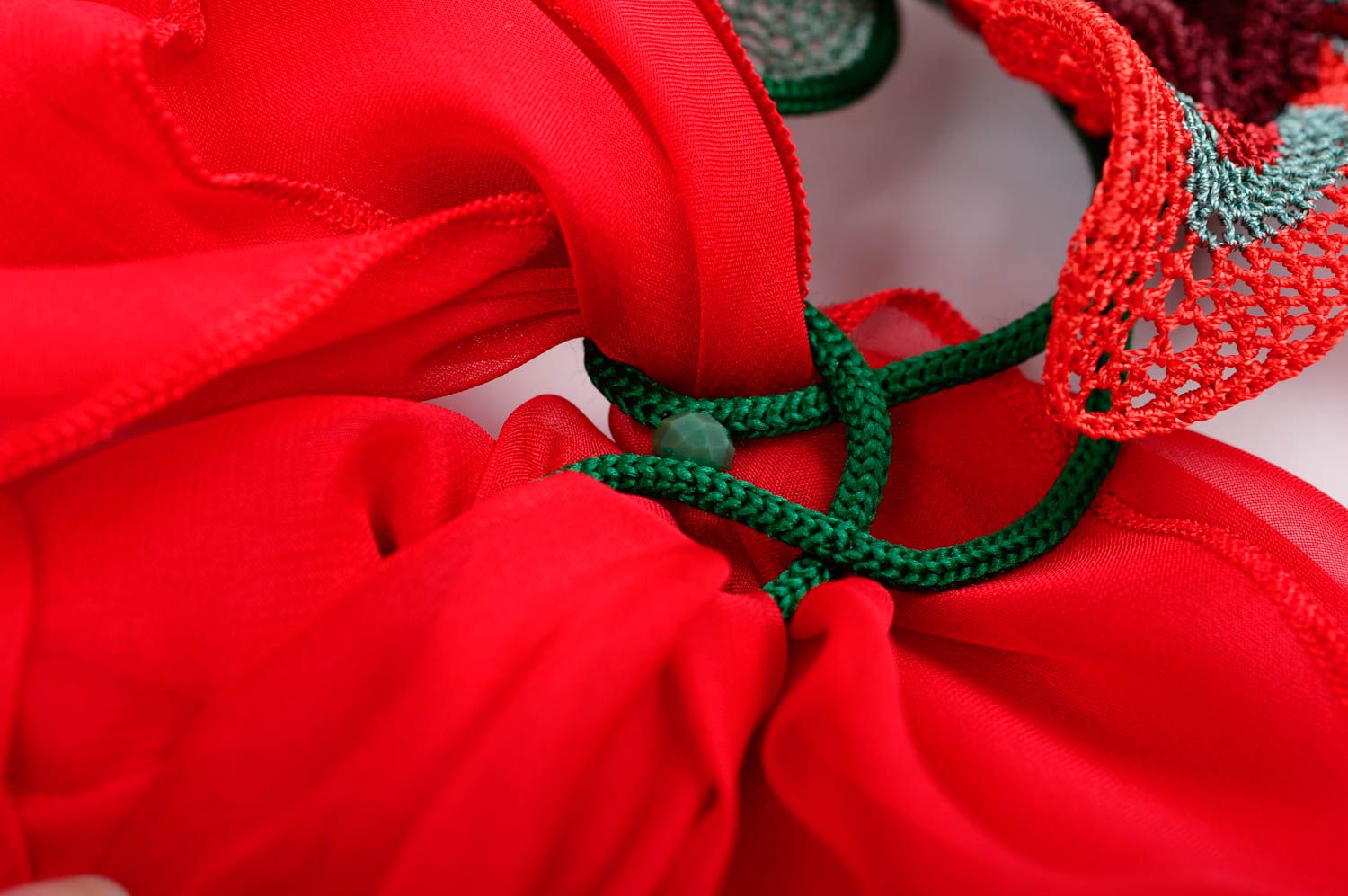 Écharpe rouge avec fleur Écharpe faite main en mousseline de soie Cadeau femme photo 3