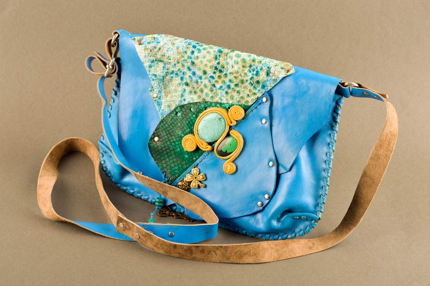 Сумка ручной работы сумка через плечо кожаная сумка голубая со шлейкой фото 1