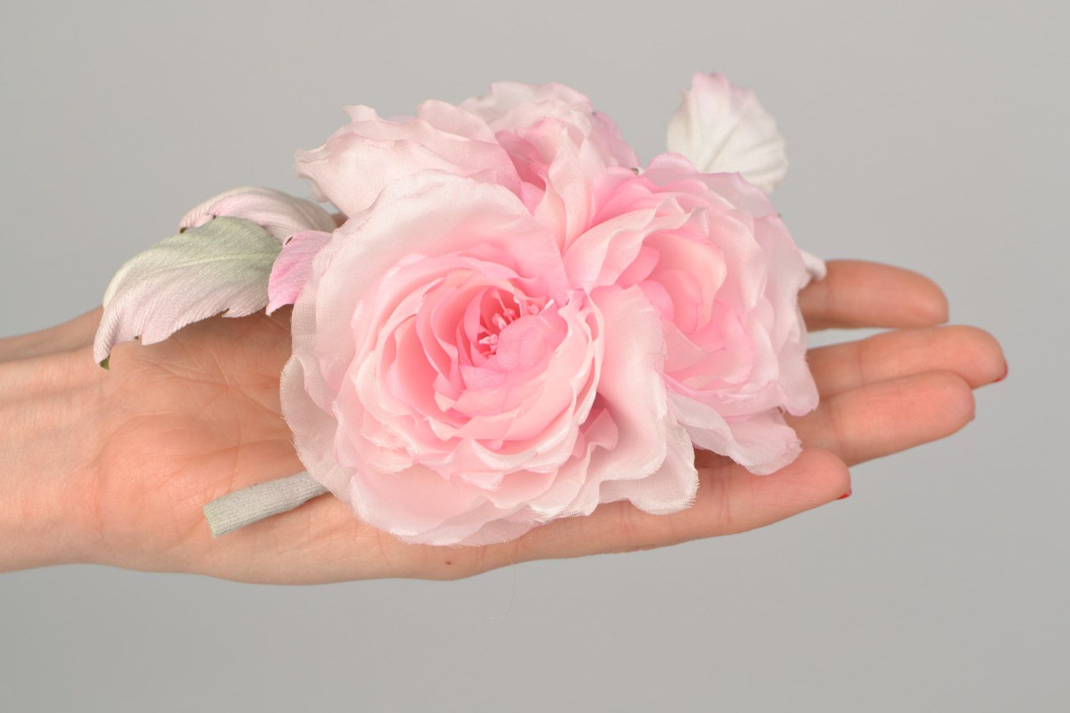 Handmade künstliche Blumen aus Seide in Form der Rosen für Haarspange oder Brosche foto 2