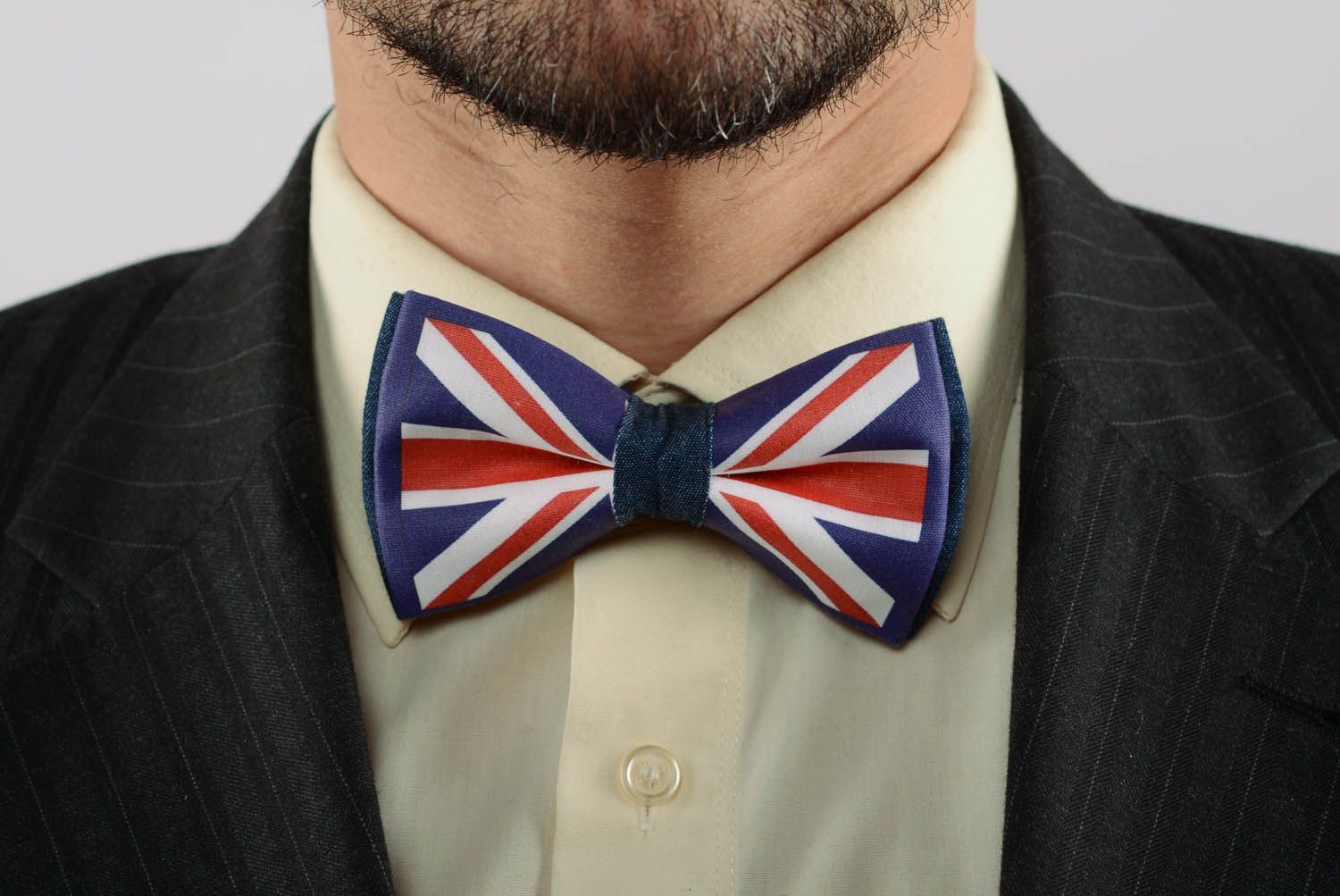 Cotton bow tie London photo 1