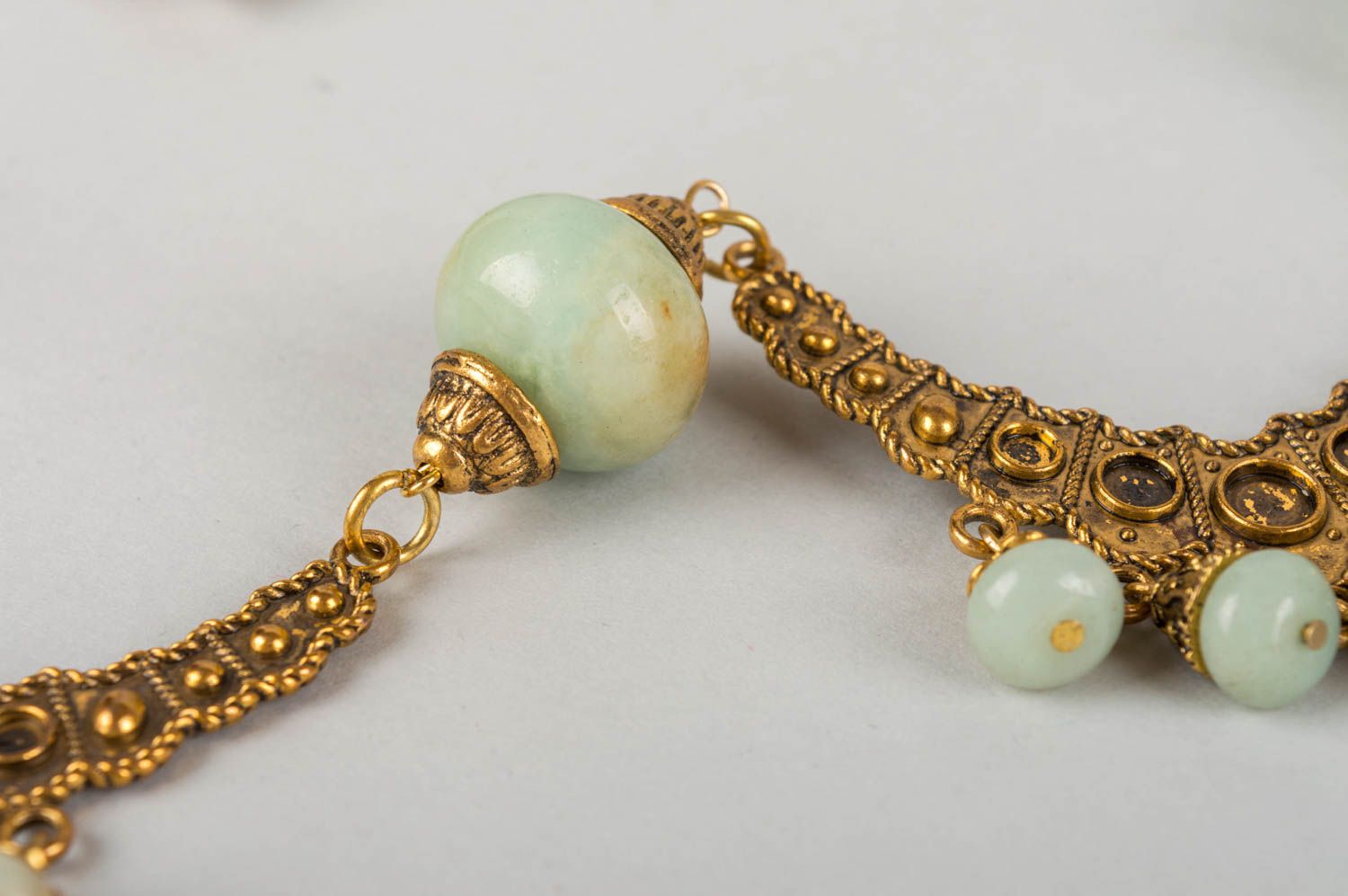 Long collier en jadéite et laiton fait main bleu original joli pour femme  photo 5