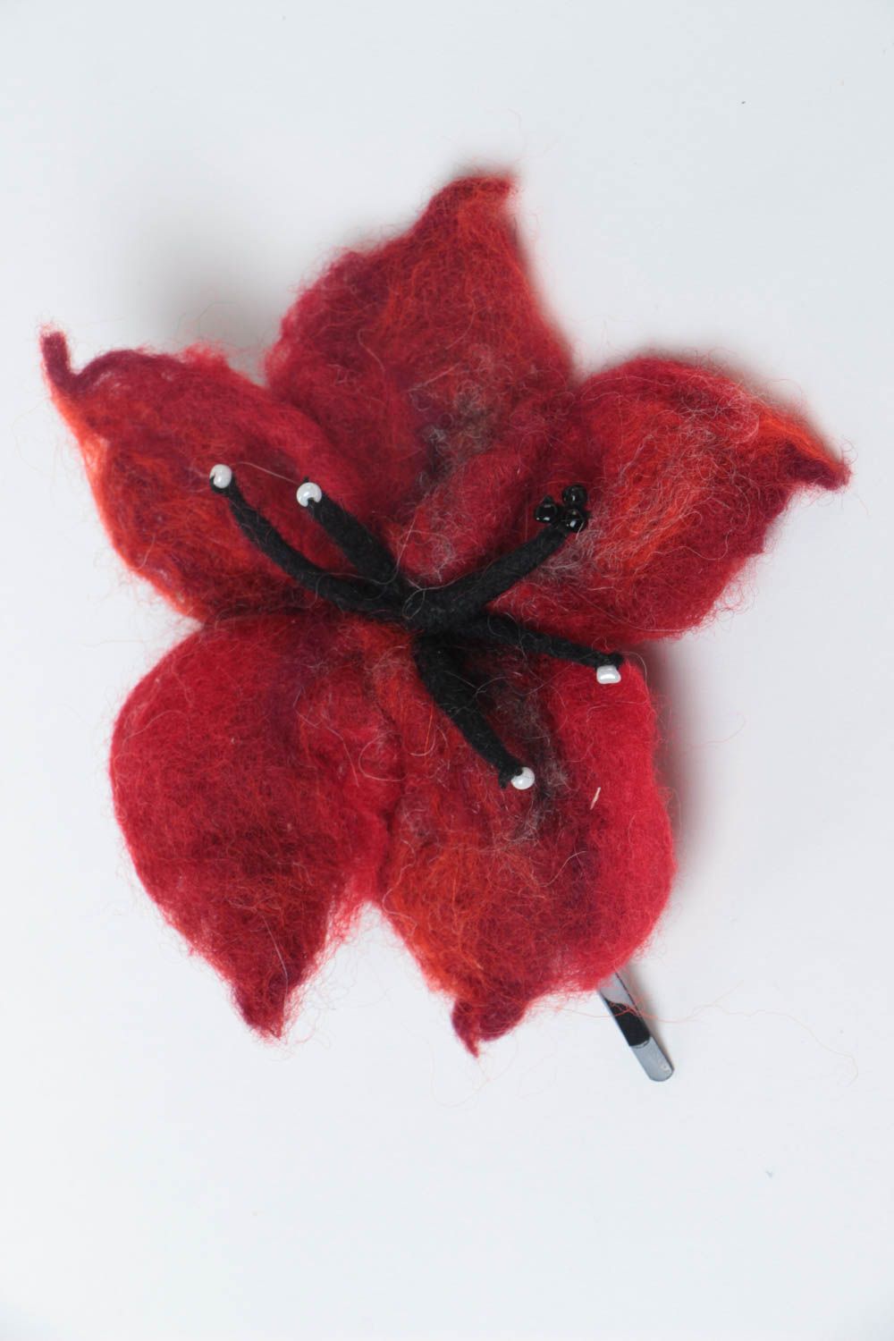 Barrette fleur rouge faite main Pince cheveux en laine feutrée Accessoire femme photo 2