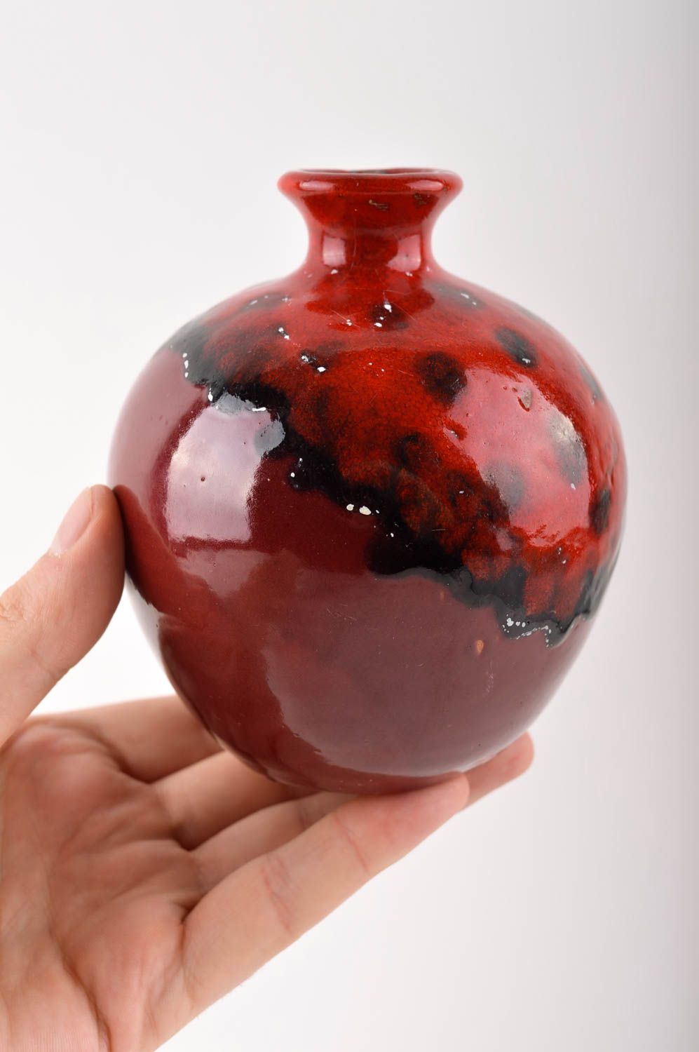 Vase argile Déco maison fait main de couleur rouge foncé Cadeau original photo 5