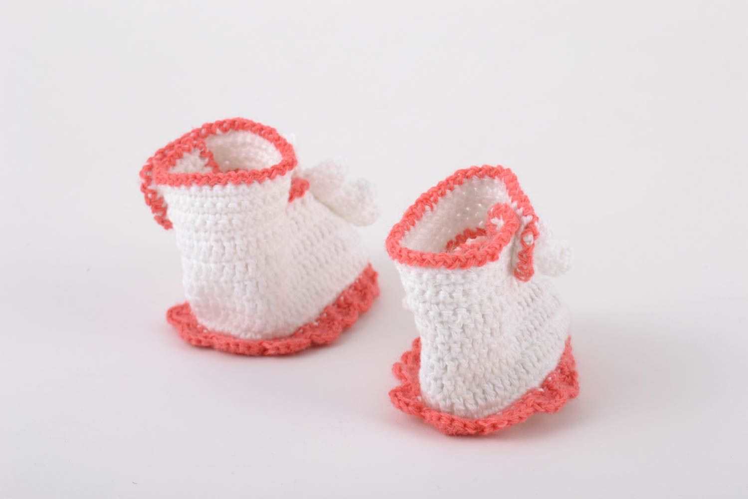 Schöne handmade rosa weiße gehäkelte Babyschuhe aus Baumwolle Kleinkinderschuhe  foto 5