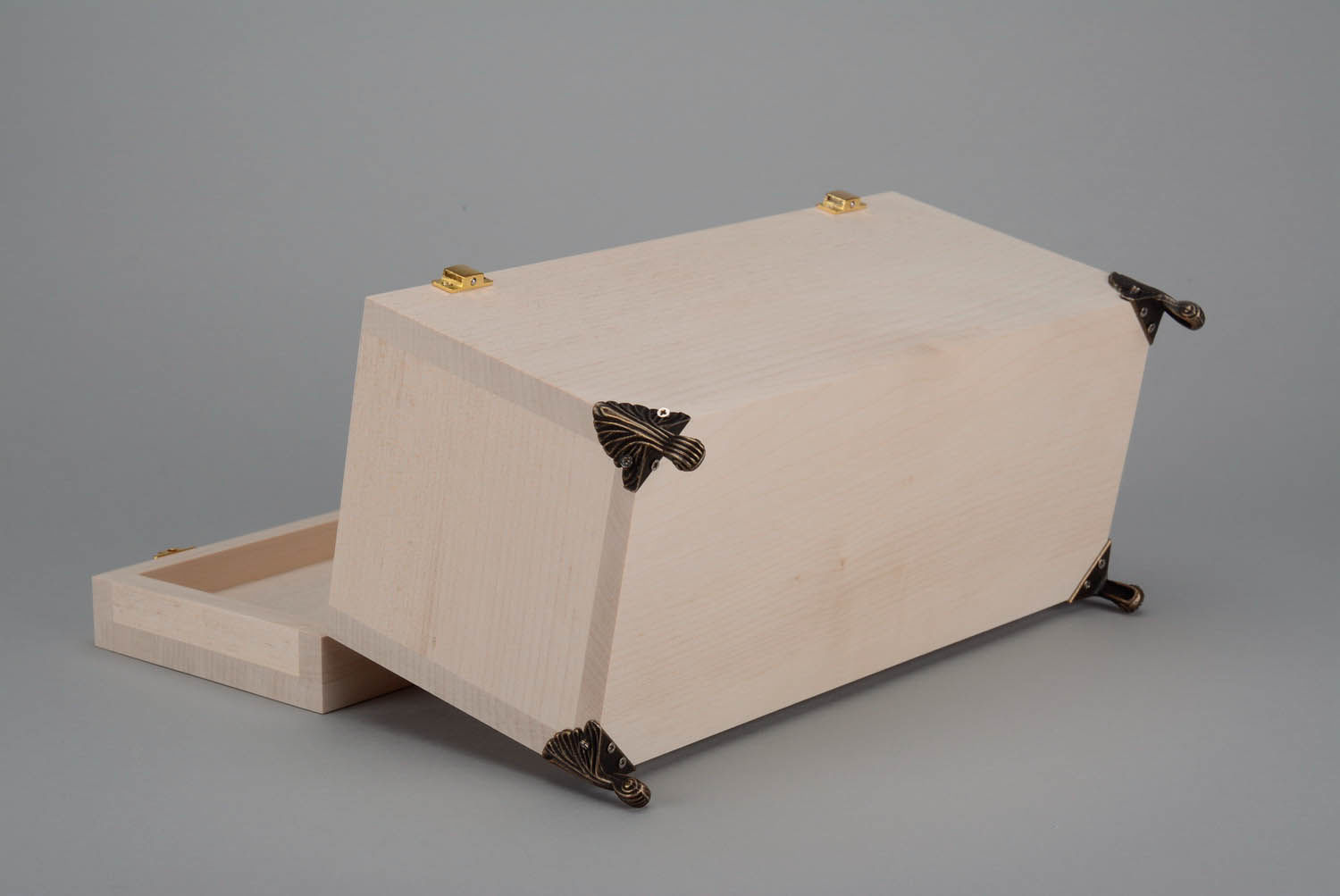 Blank box with legs photo 5