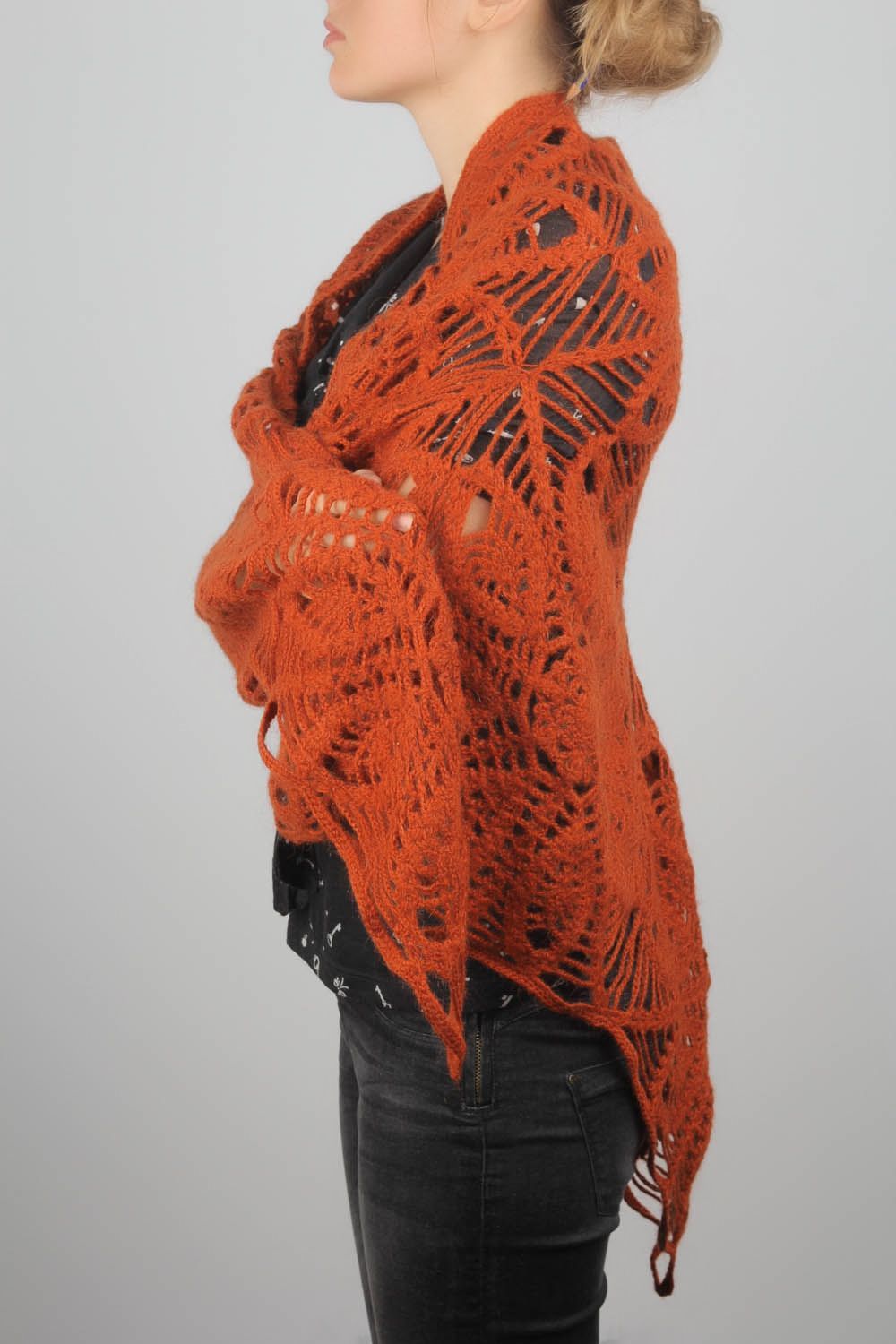 Crochet shawl of terracotta color photo 3