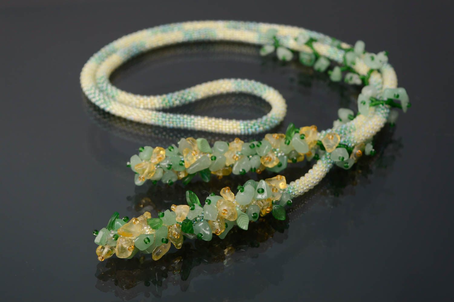 Beaded lariat necklace with chrysolite photo 1