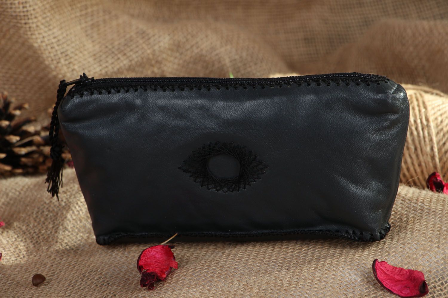 Black leather beauty bag with embroidery photo 5