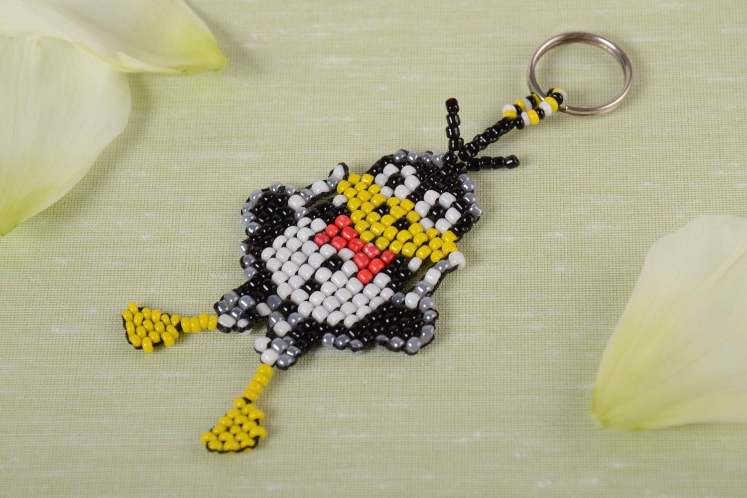 Porte-clés pingouin en perles de rocaille fait main original joli cadeau photo 1