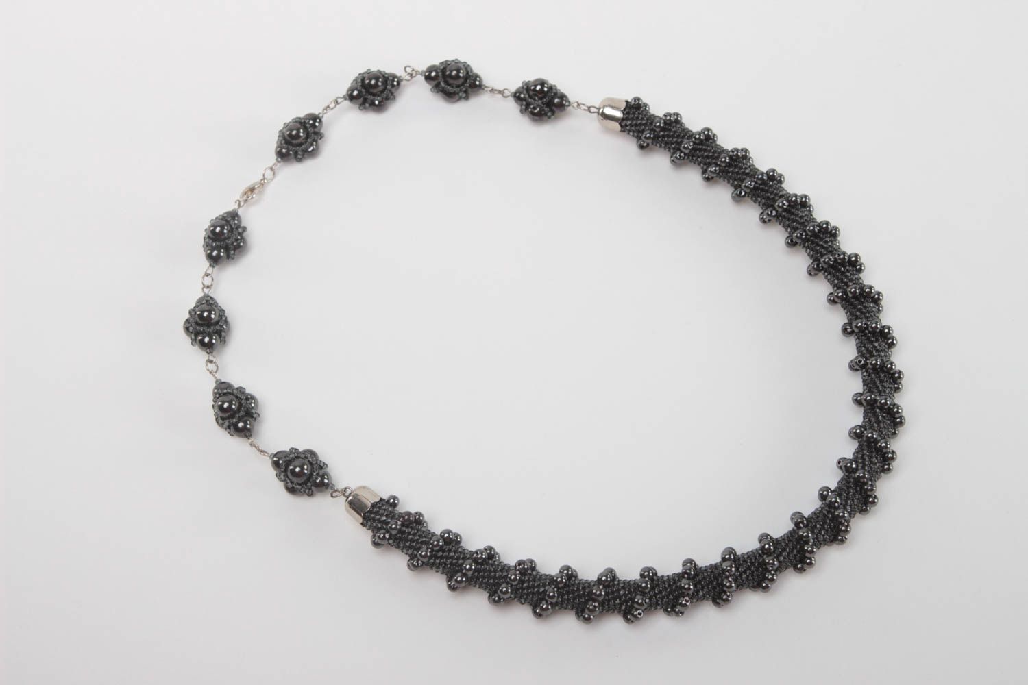 Collier spirale Bijou fait main noir perles rocaille Accessoire femme design photo 2