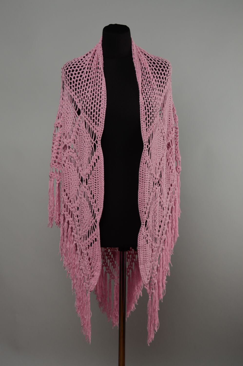Beautiful pink crochet shawl with fringe photo 5