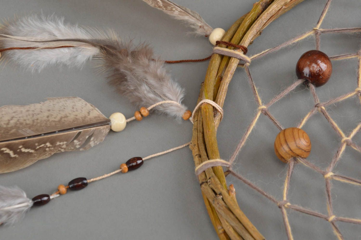 Ловец Снов интерьерная подвеска из ивы с натуральными перьями ручной работы фото 2