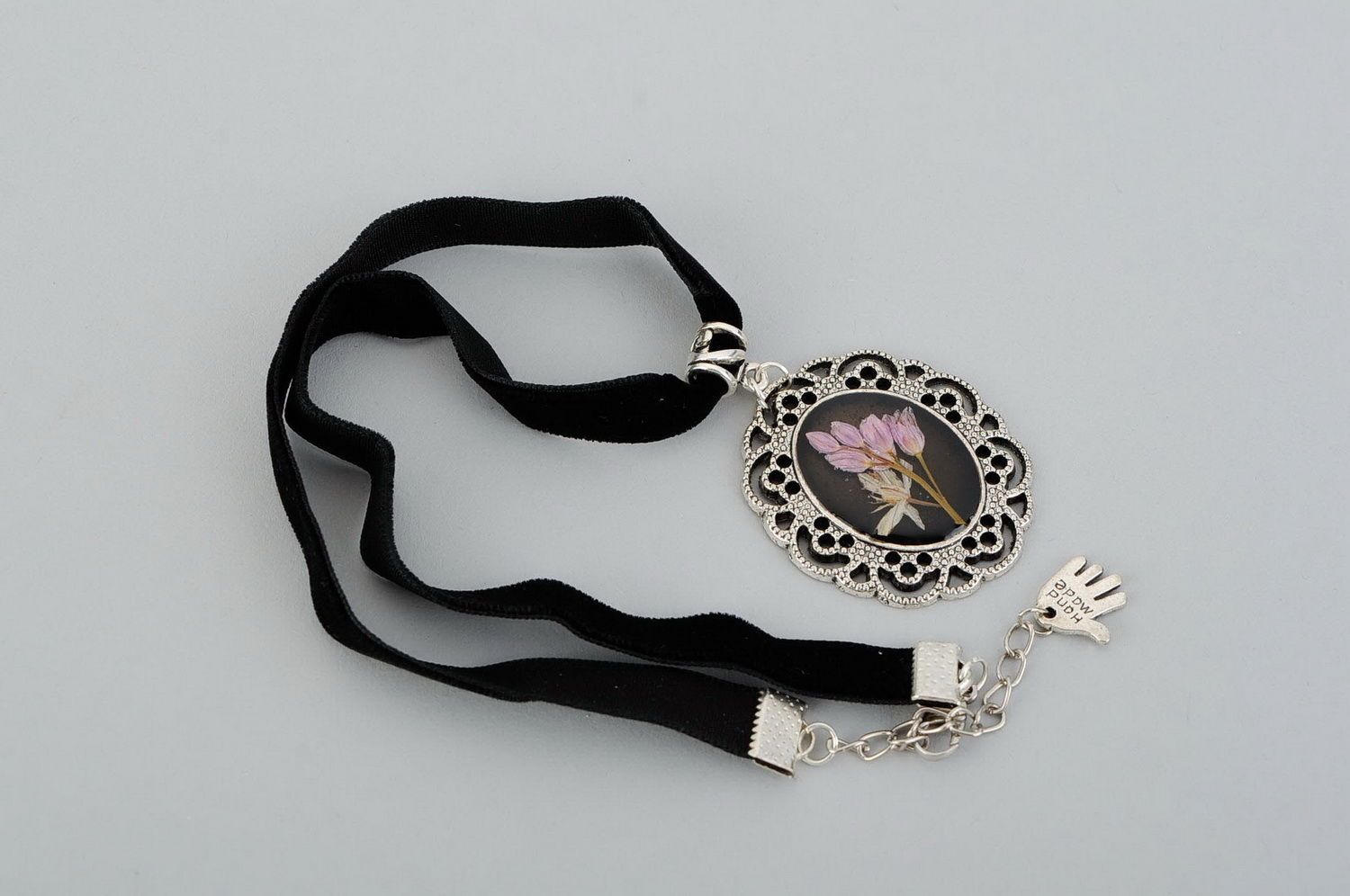 Pendant with real flowers and epoxy  photo 4