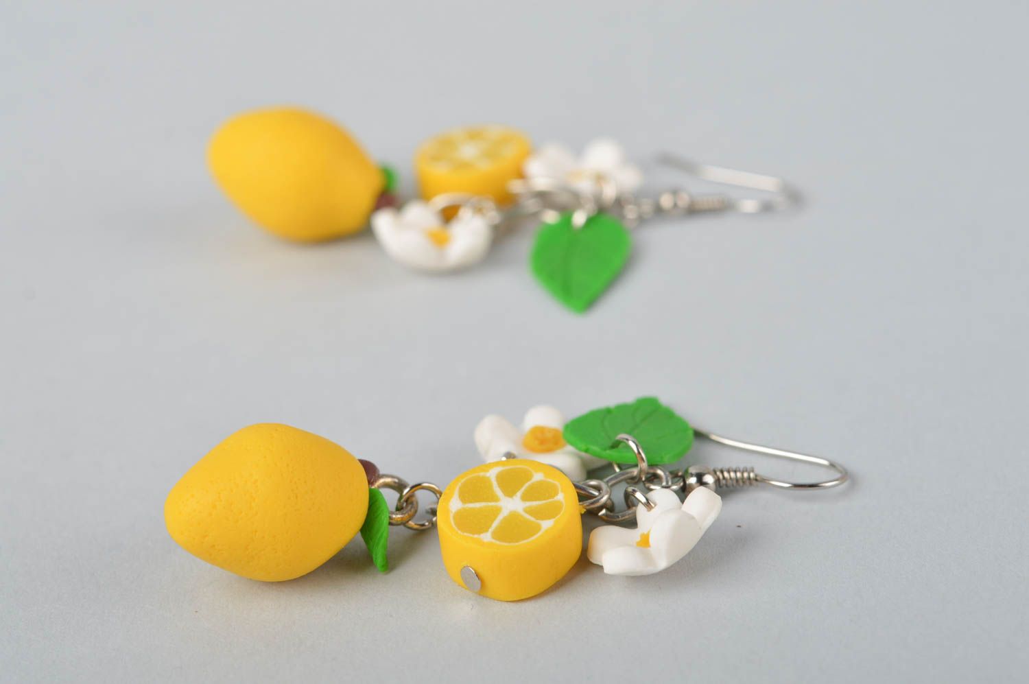 Boucles d'oreilles pendantes Bijou fait main citron design Accessoire femme photo 5