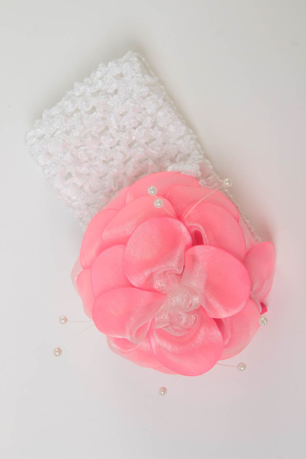 Детская повязка резинка на голову с розовым цветком из органзы ручной работы фото 2
