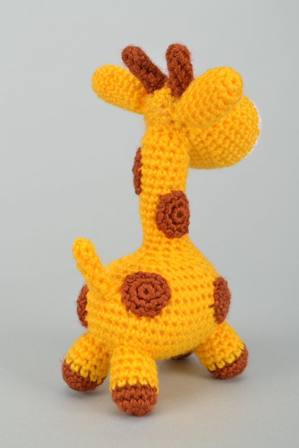 Маленькая игрушка жирафик вязаный фото 4