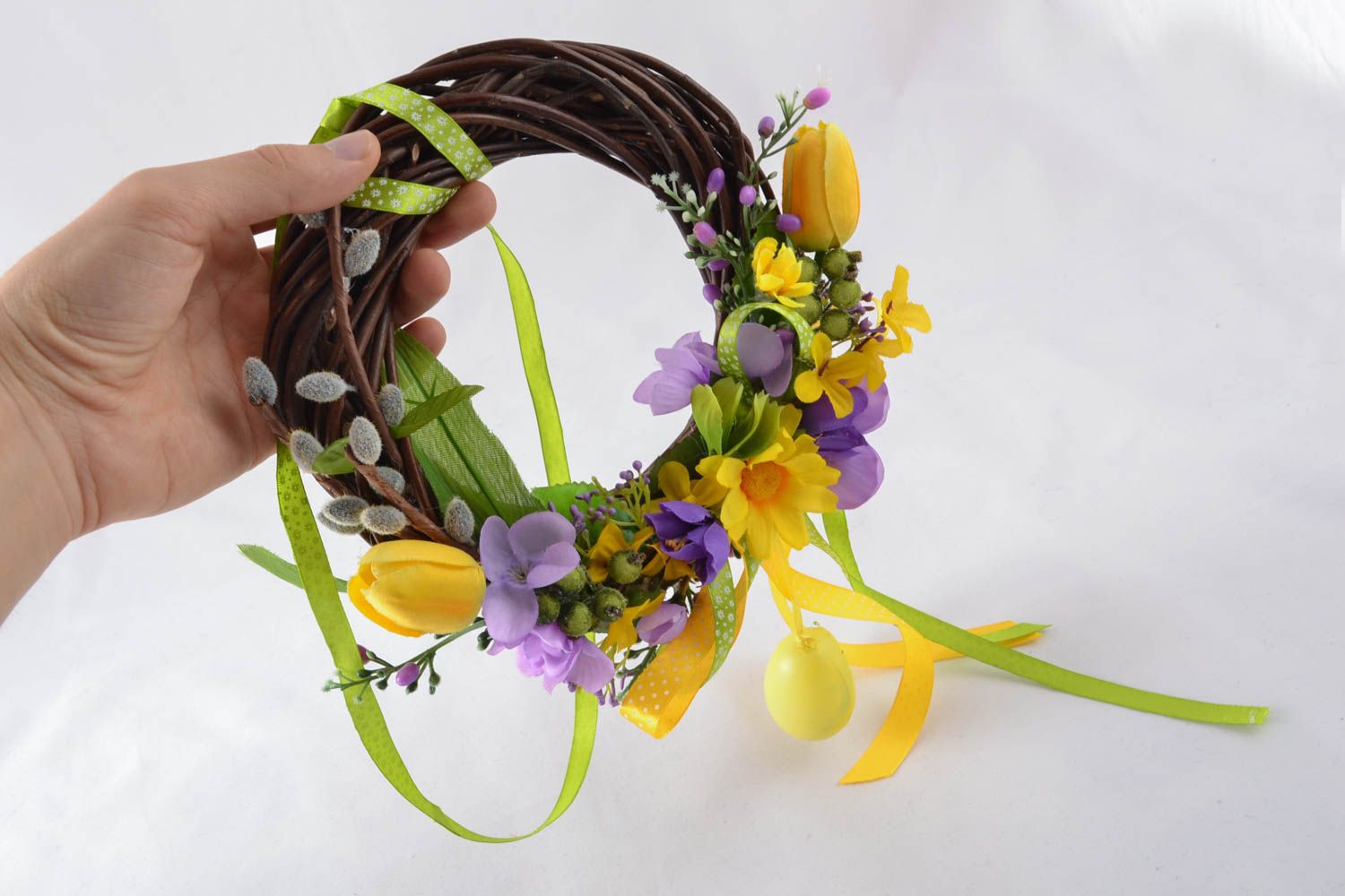 Easter willow wreath with artificial flowers photo 4