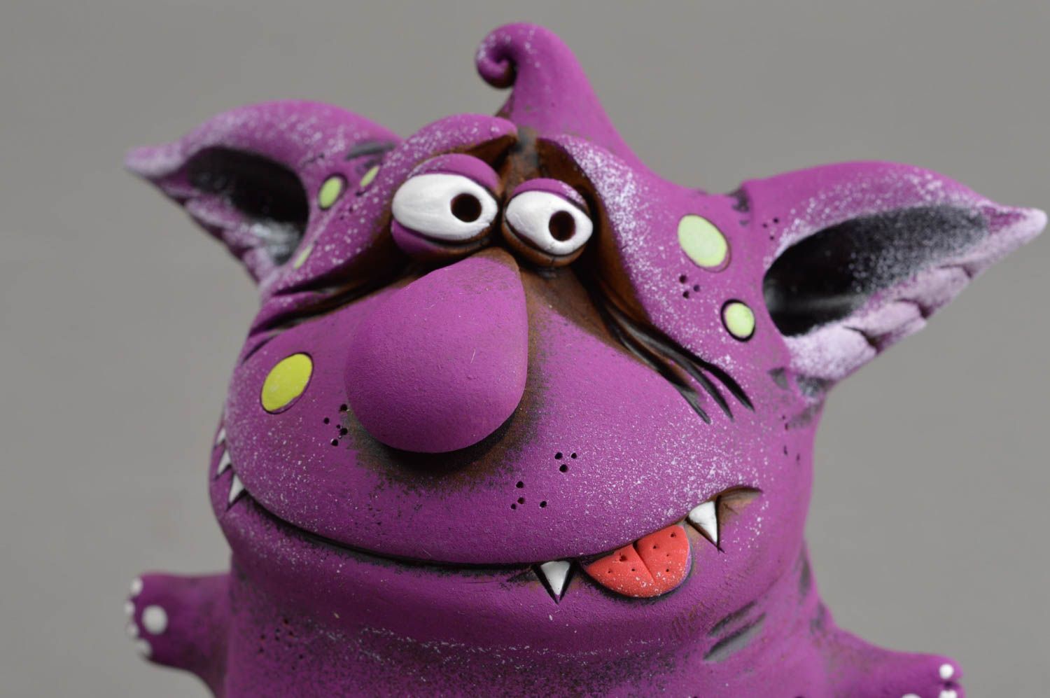 Фиолетовая глиняная статуэтка ручной работы авторского дизайна оригинальная фото 4