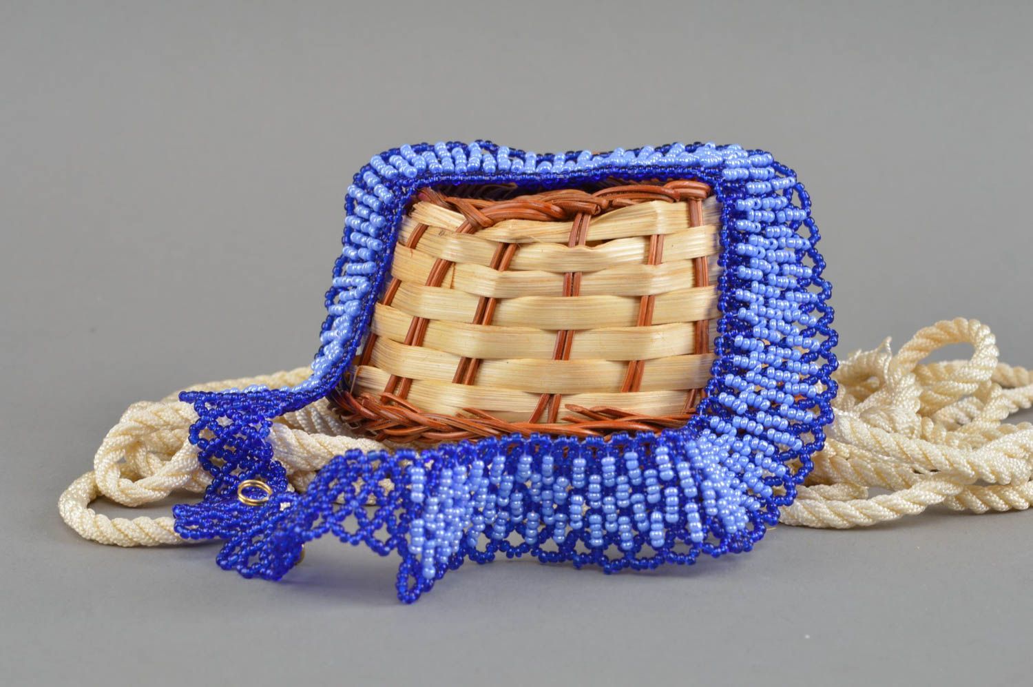 Joli collier en perles de rocaille tressé fait main Gouttes bleues bijou femme photo 1