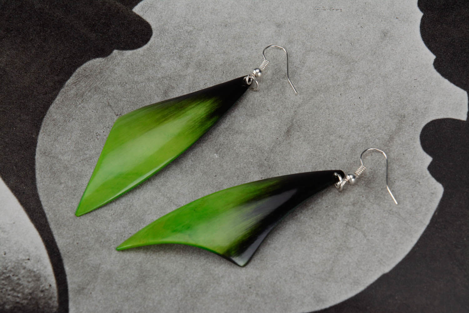 Earrings made of cow horn Light Green Feathers photo 2