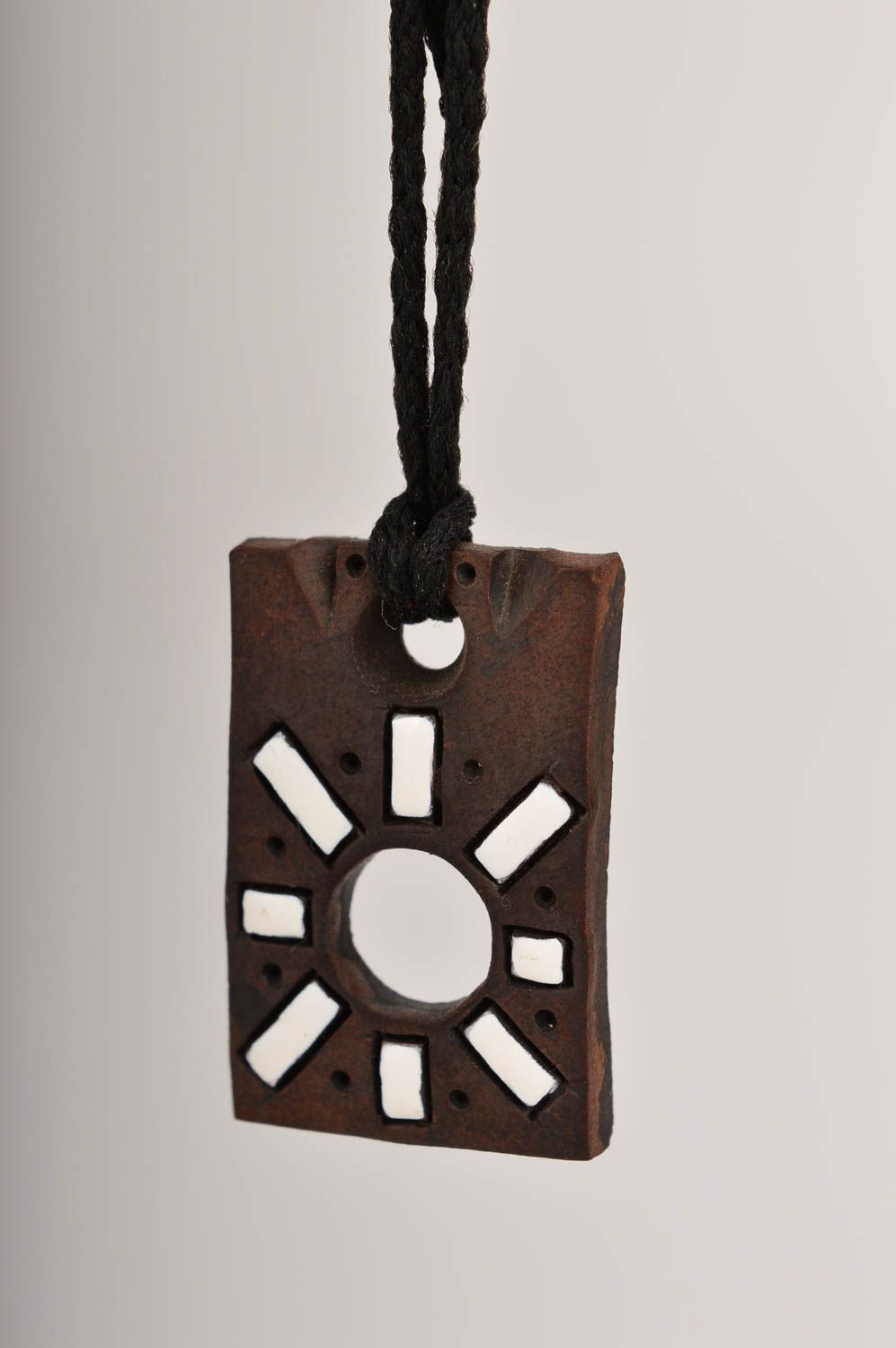 Керамическое украшение кулон ручной работы расписная подвеска на шею стильная фото 1