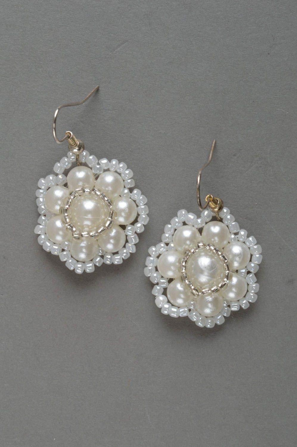 Boucles d'oreilles en perles de rocaille faites main blanches florales photo 2