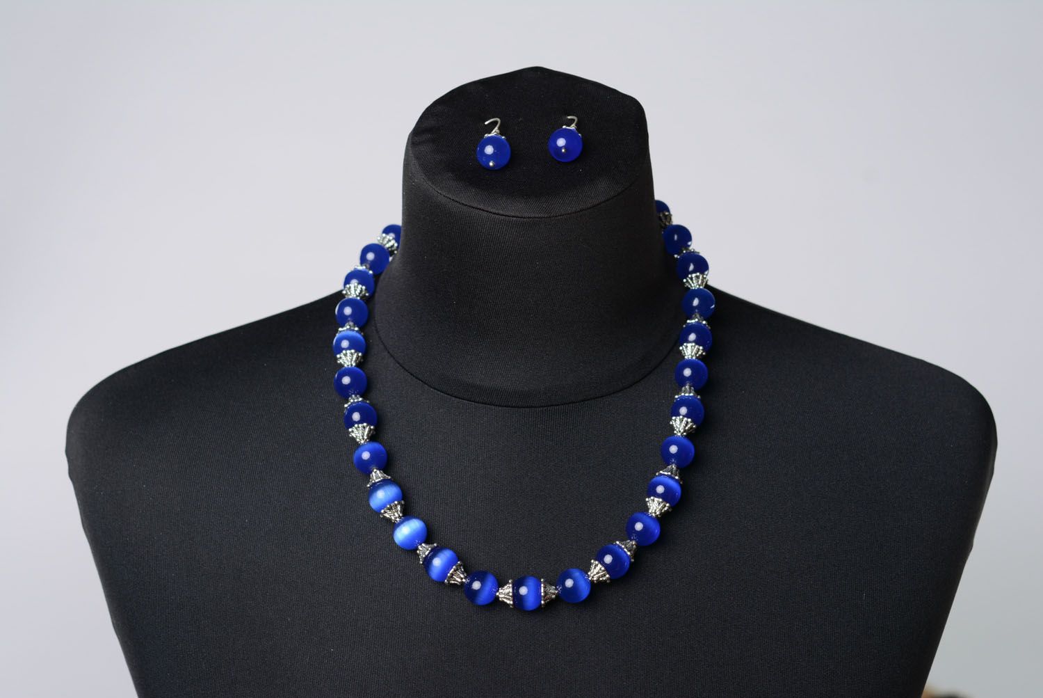 Schmucksachen-Set in Blau aus echten Steinen Collier und Ohrringe foto 2