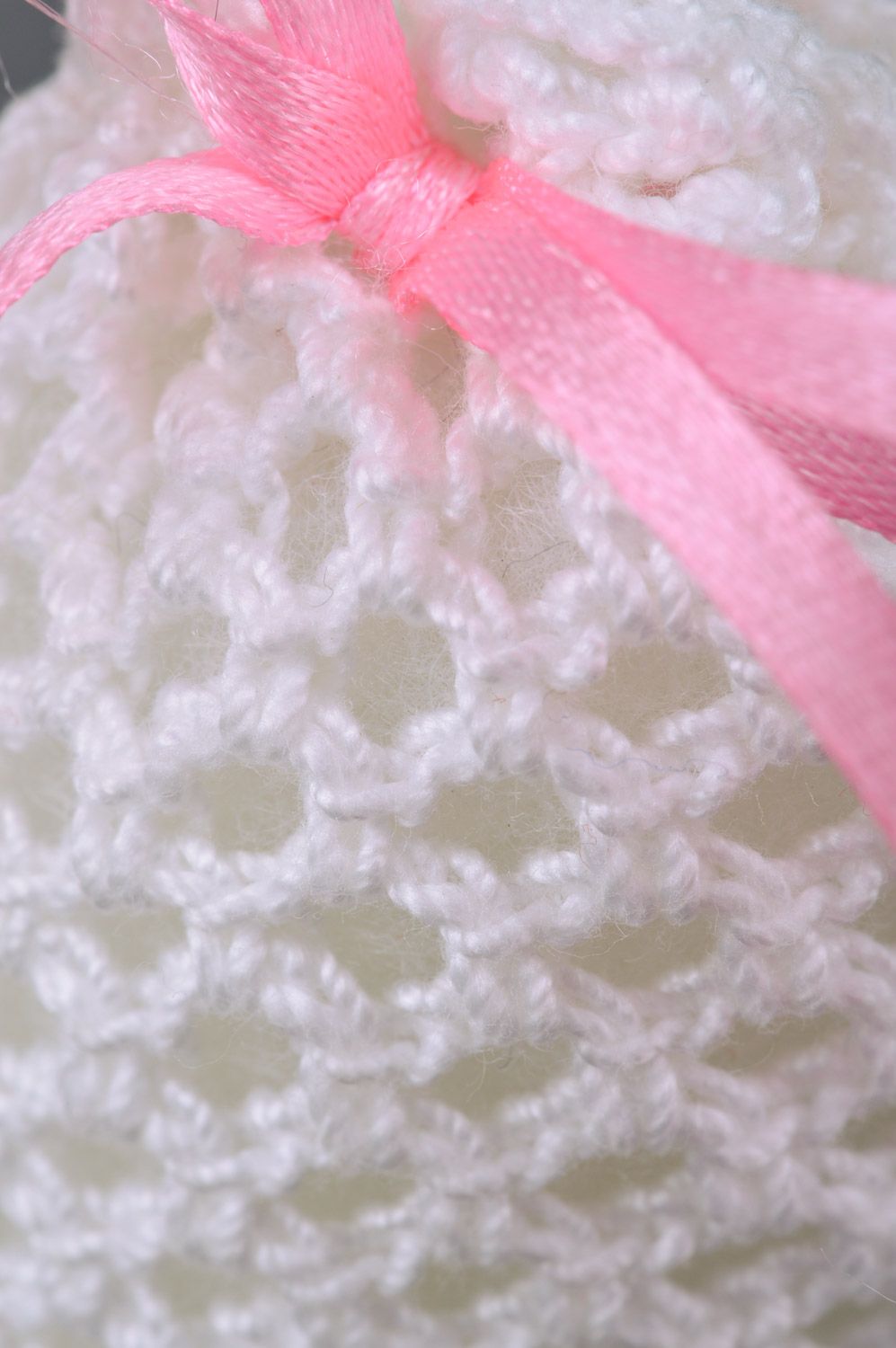 Handmade decorative white lacy crochet bag for Easter egg with bow photo 4
