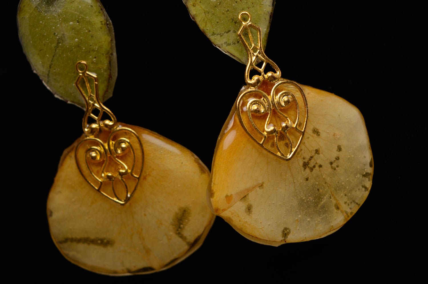 Designer dangle earrings with real leaves and petals photo 2